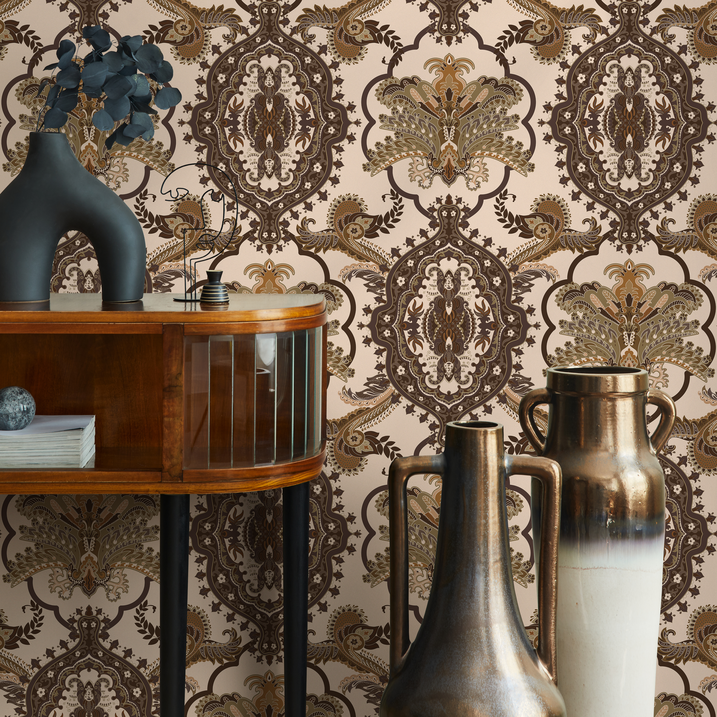 Victorian Wallpaper With An Ornate Paisley Damask Motif In Brown And Gold - C701