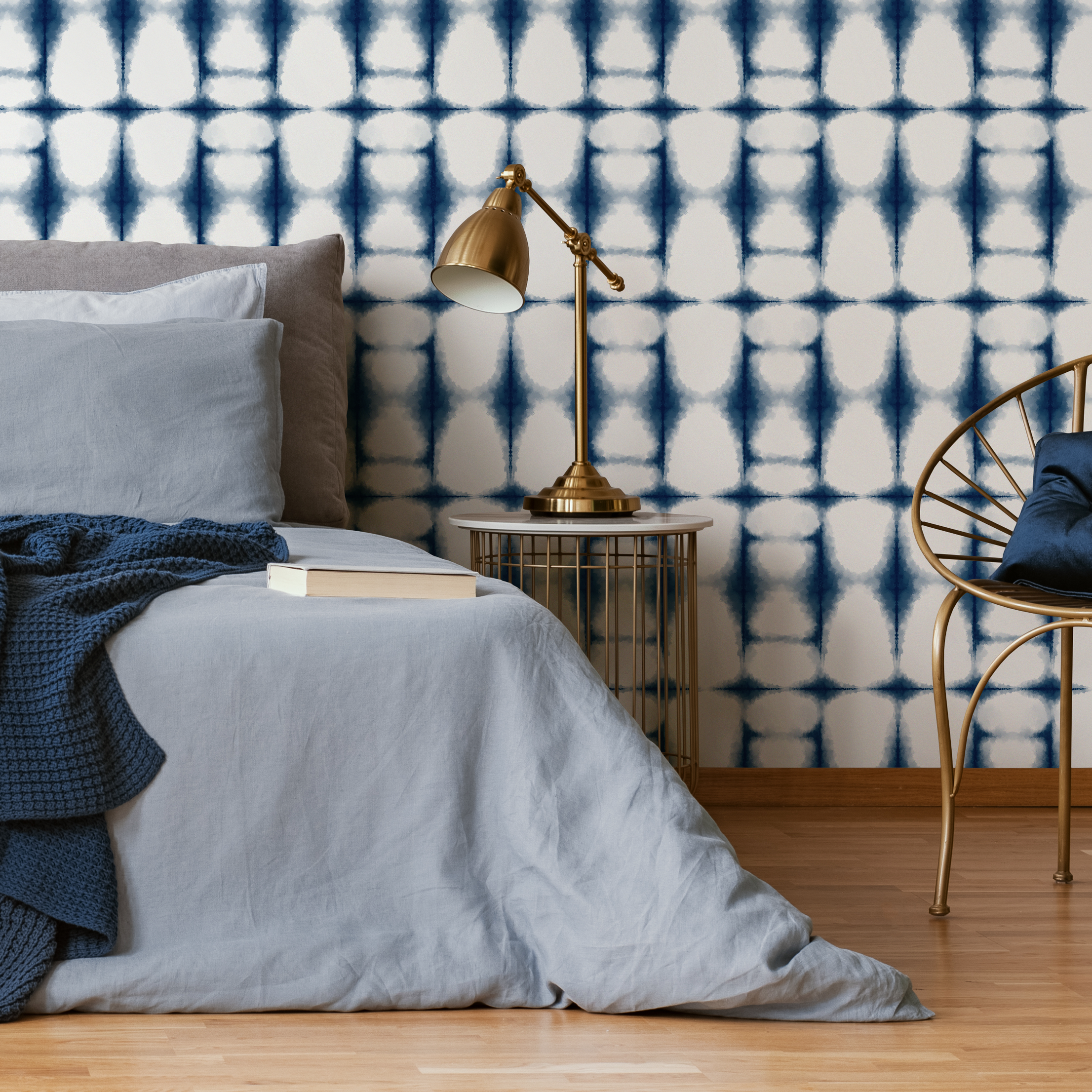 Tie Dye Wallpaper With A Geometric Motif In Blue And White - C738