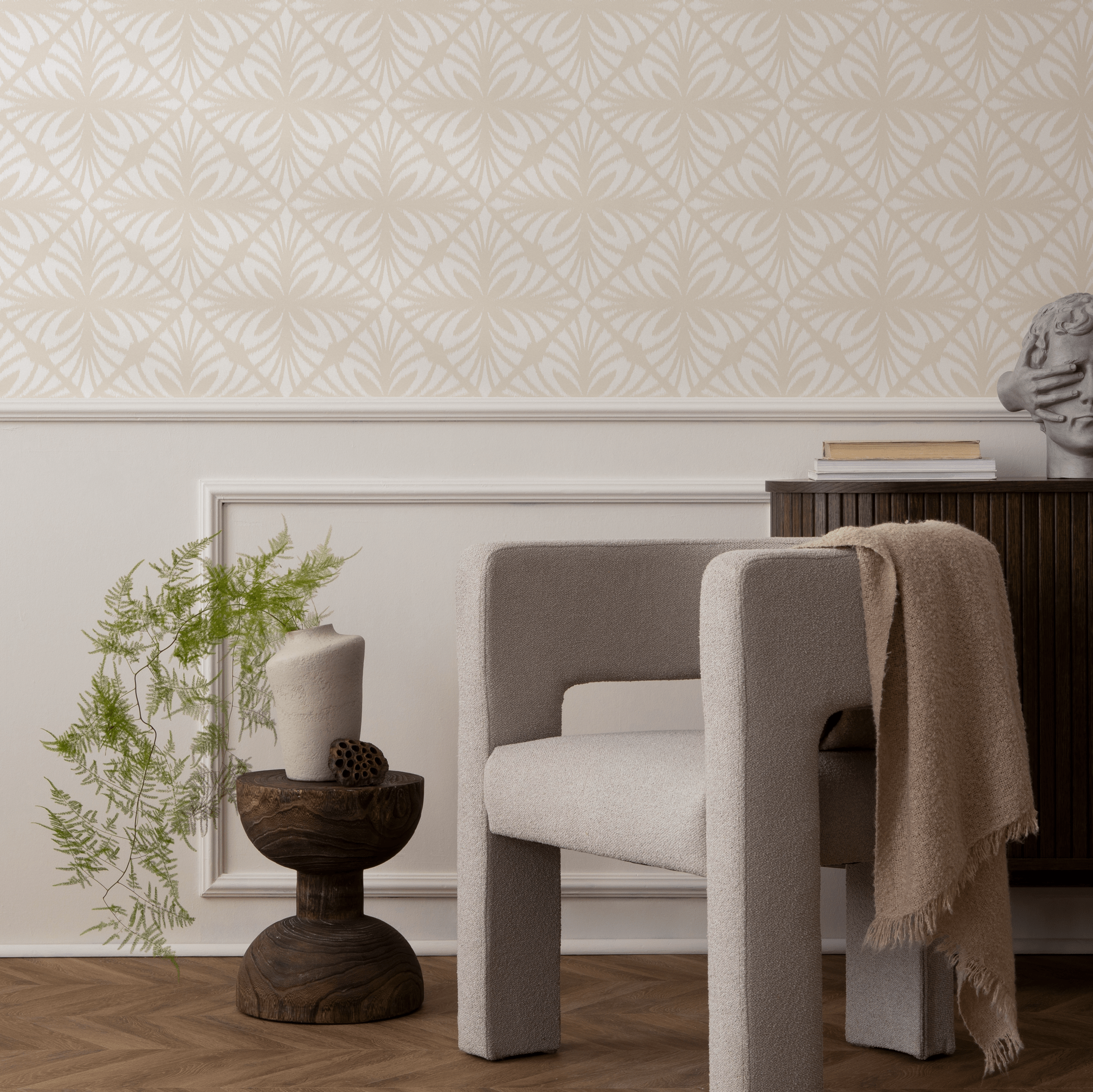 Art Deco Wallpaper With A Stylized Fan Motif In Beige And Cream - C748