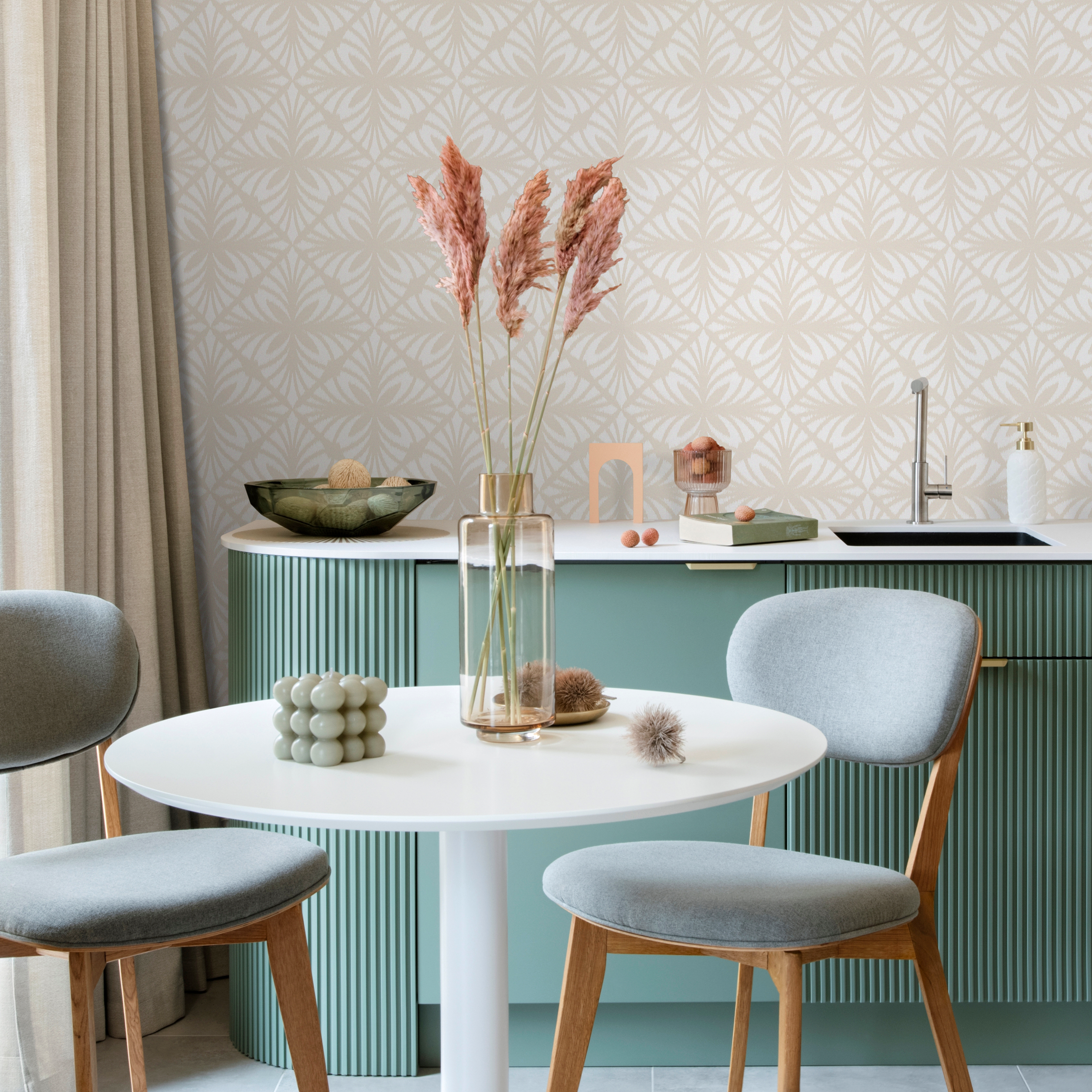 Art Deco Wallpaper With A Stylized Fan Motif In Beige And Cream - C748