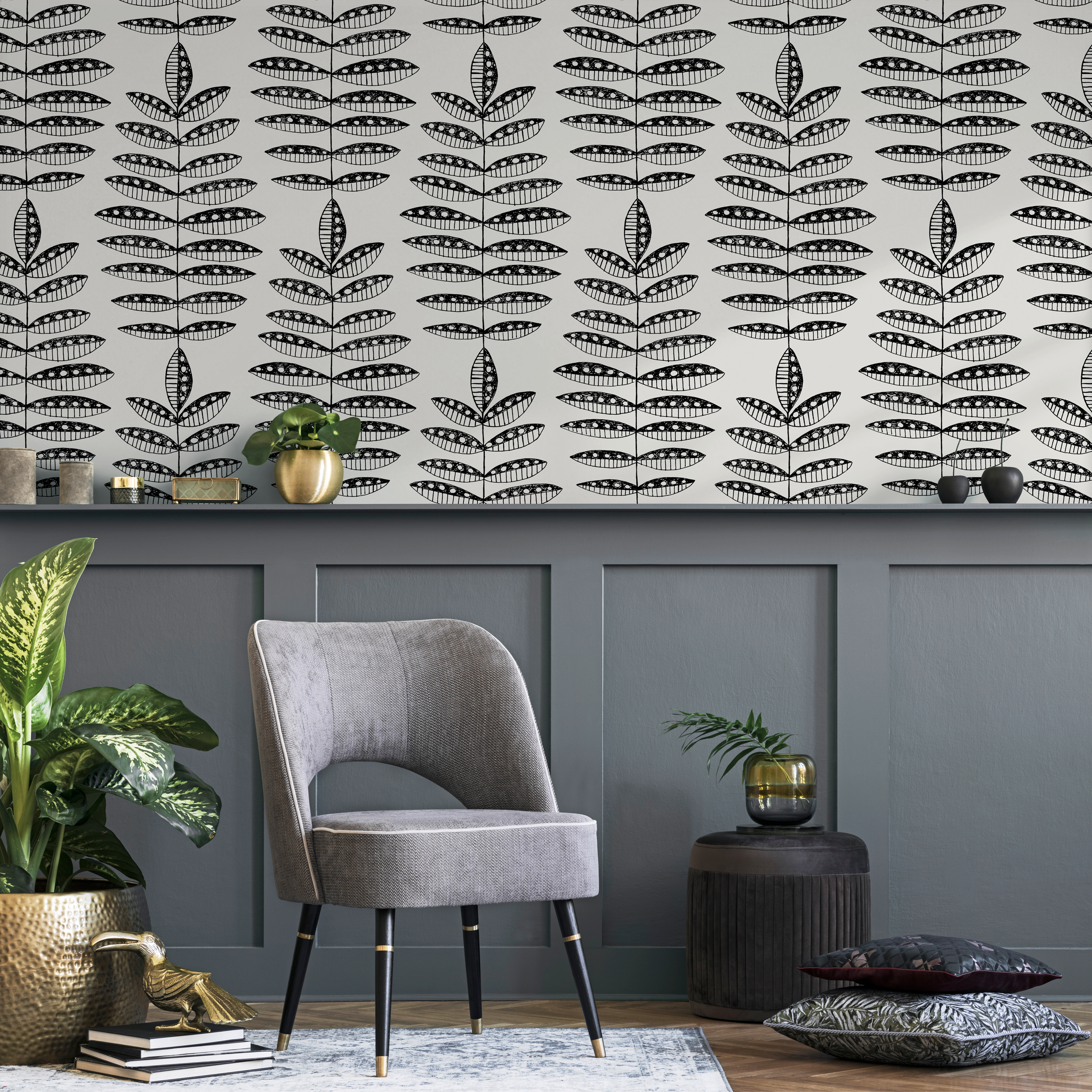 Boho Wallpaper With A Folk Art Leaf Motif In Black And White - C760