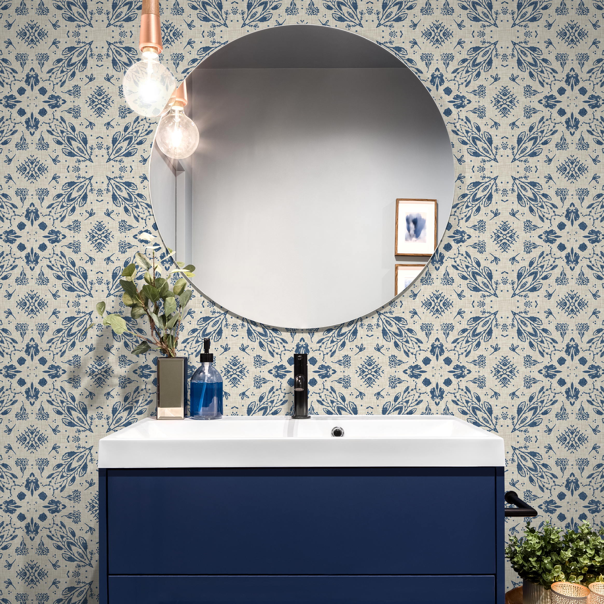 Victorian Wallpaper Featuring A Leaf Tile Motif In Blue And Cream - C783
