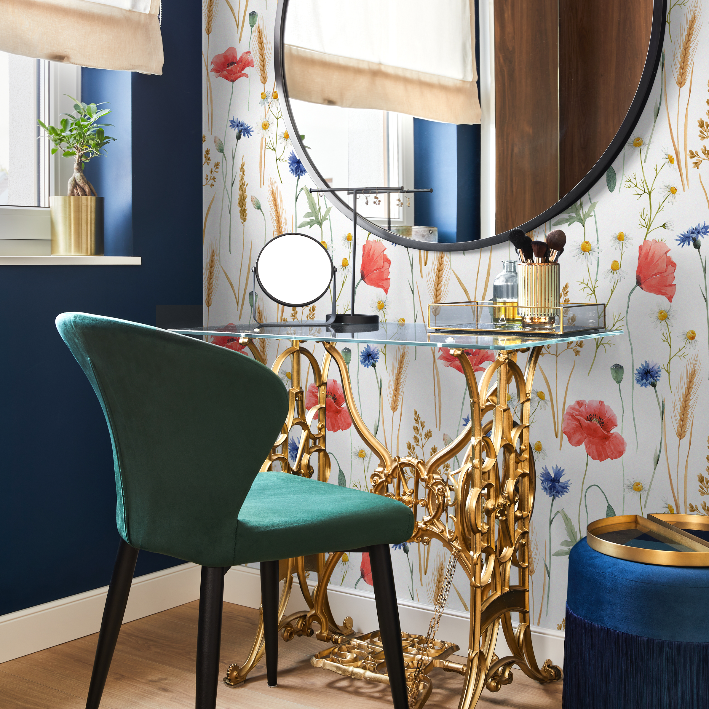 Botanical Wallpaper Featuring Poppies And Cornflowers In Red, Blue, And Gold - C784