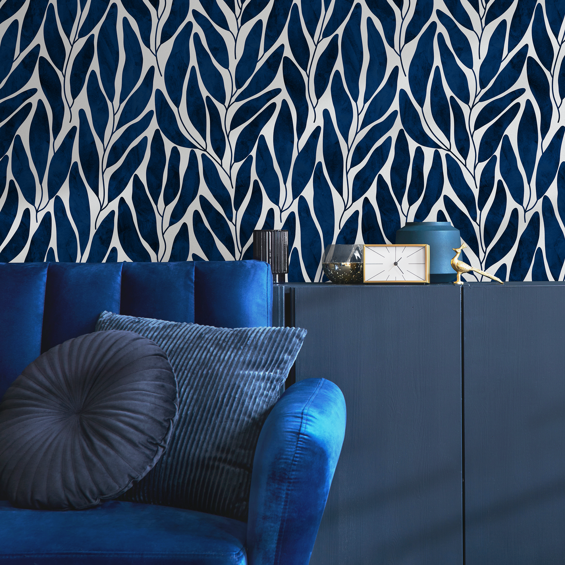 Botanical Wallpaper With Stylized Climbing Leaves In Navy Blue And White - C804
