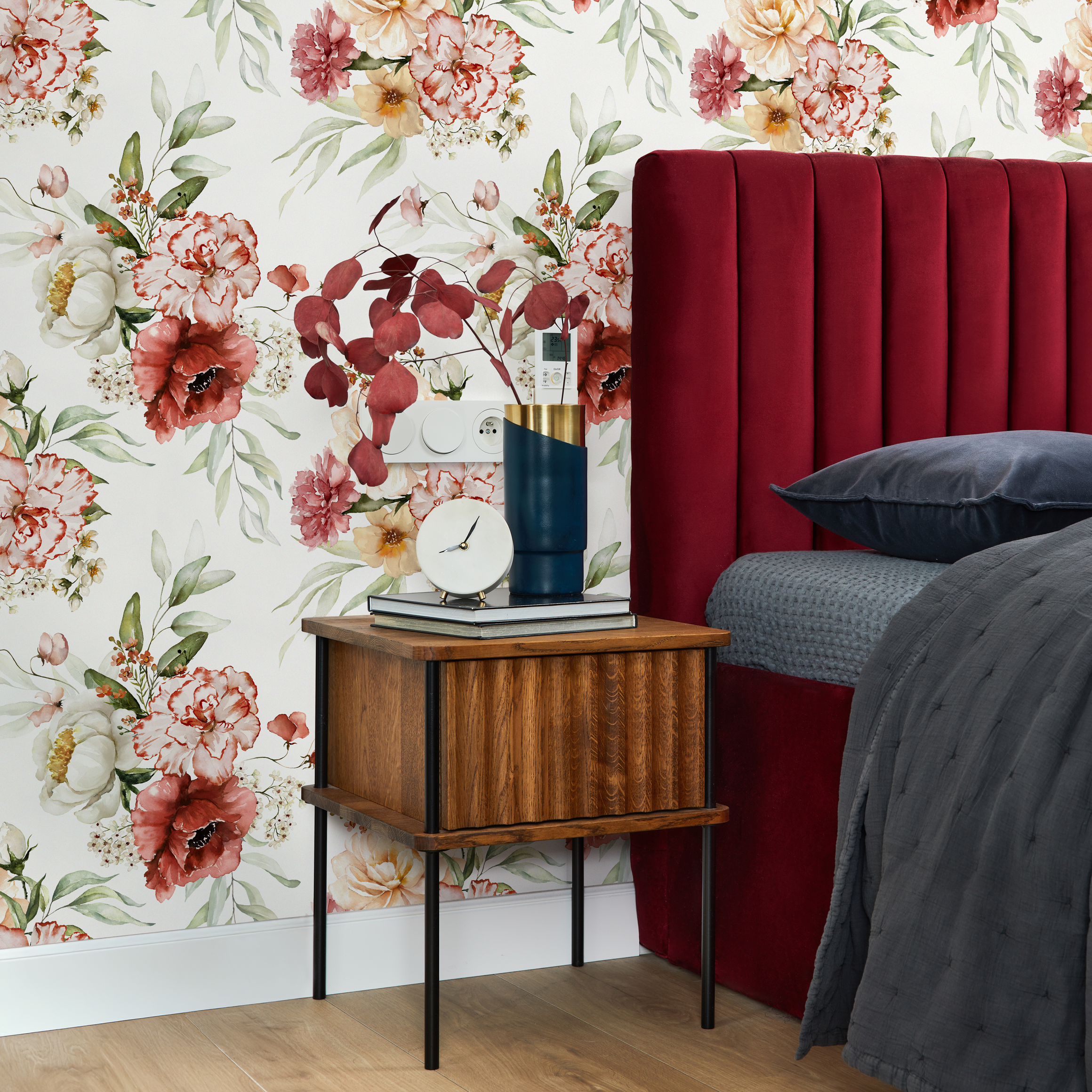 Floral Wallpaper Featuring Watercolor Peonies In Red, Pink, And Green - C823