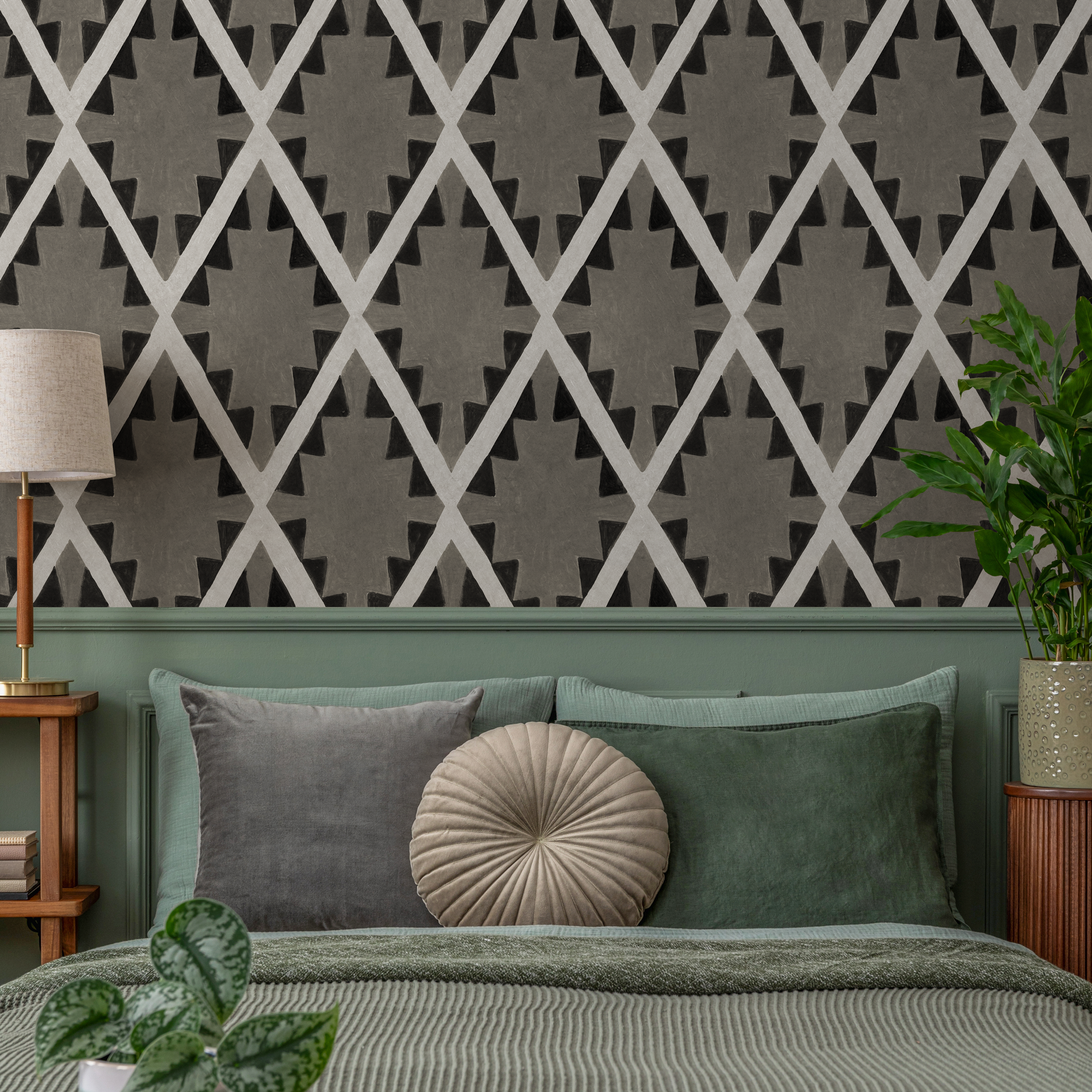 Boho Wallpaper With A Tribal Diamond Pattern In Black And Grey - C836