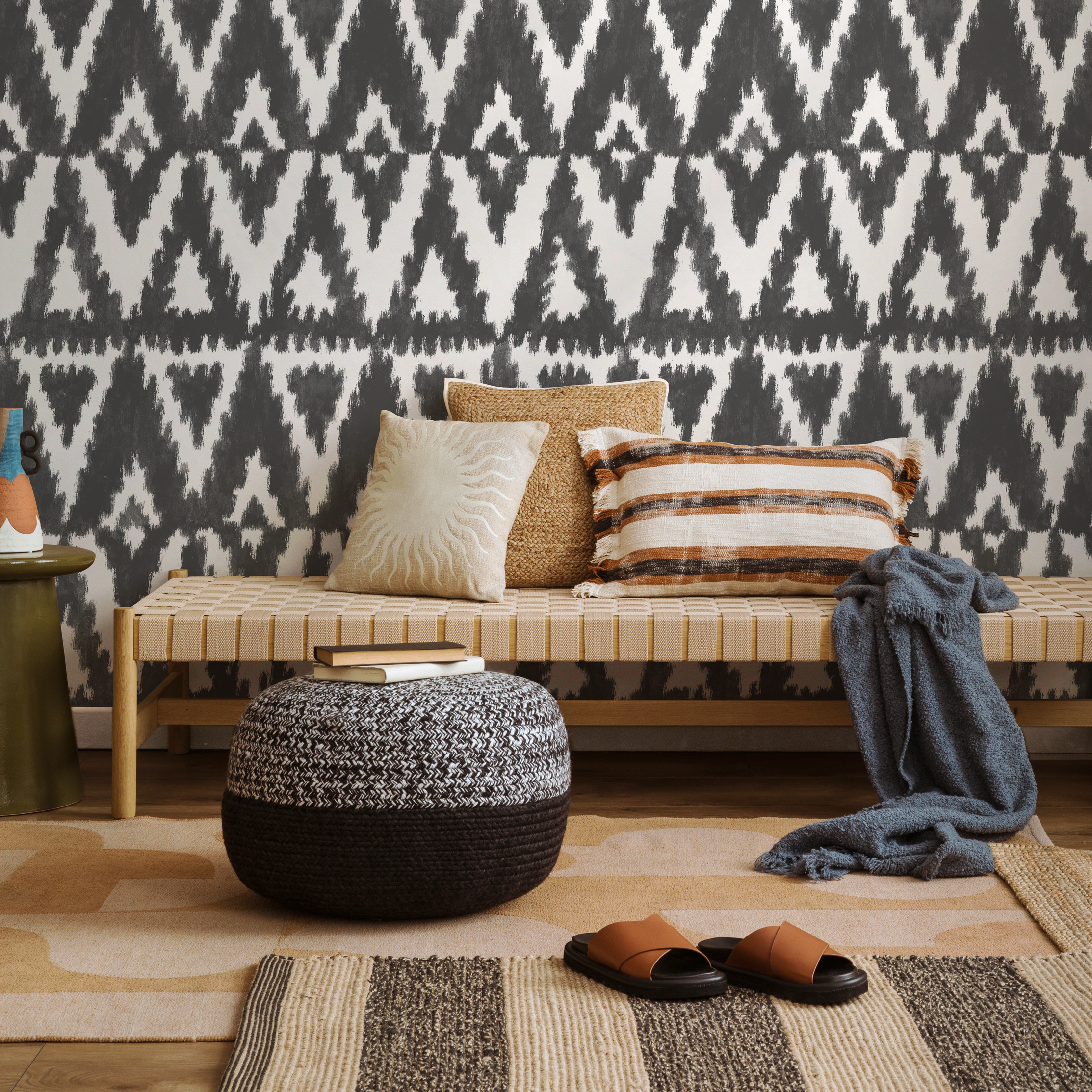 Tribal Wallpaper With A Bold Ikat-inspired Motif In Black And White - C851