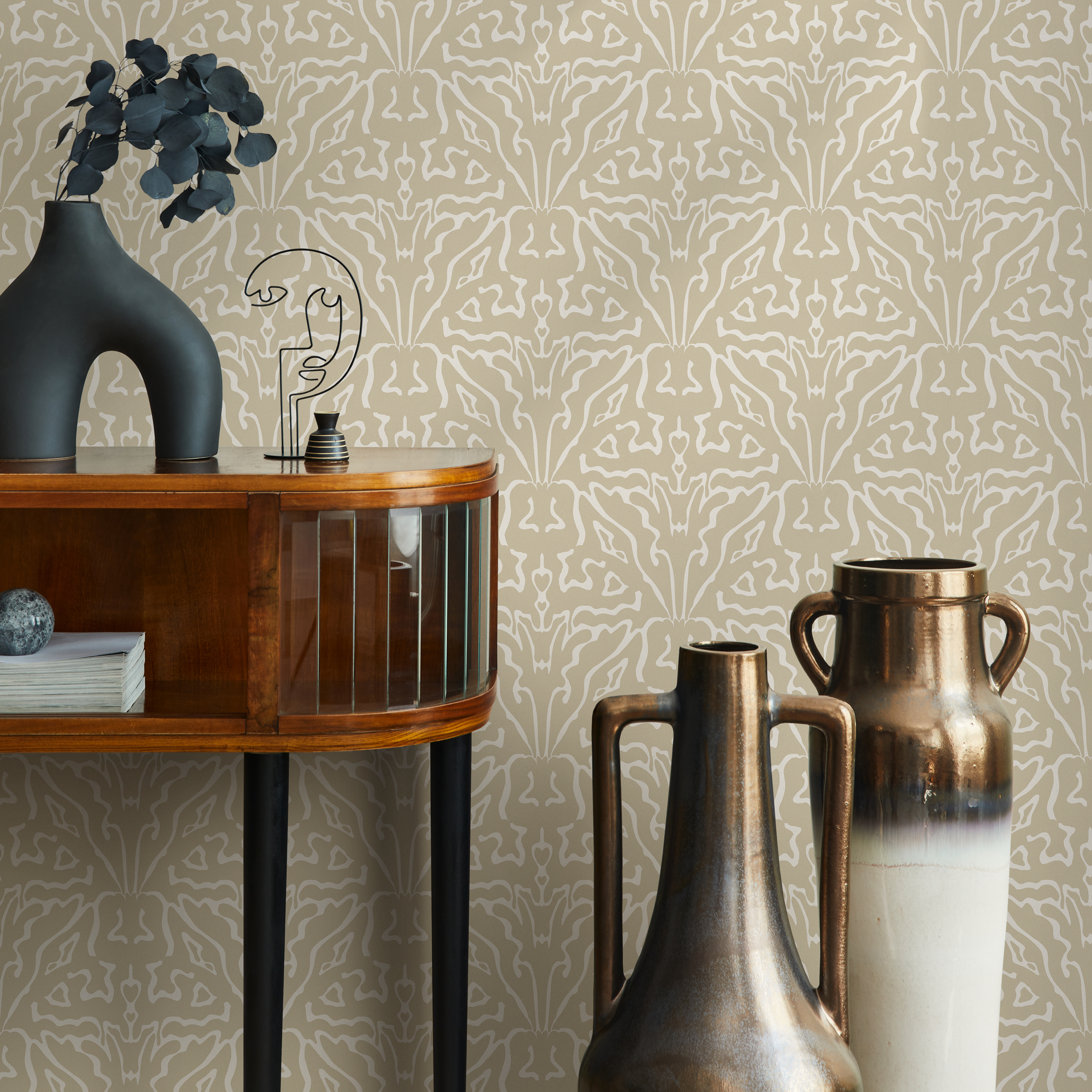Art Nouveau Wallpaper With A Stylized Symmetrical Motif In Beige And Cream - C858