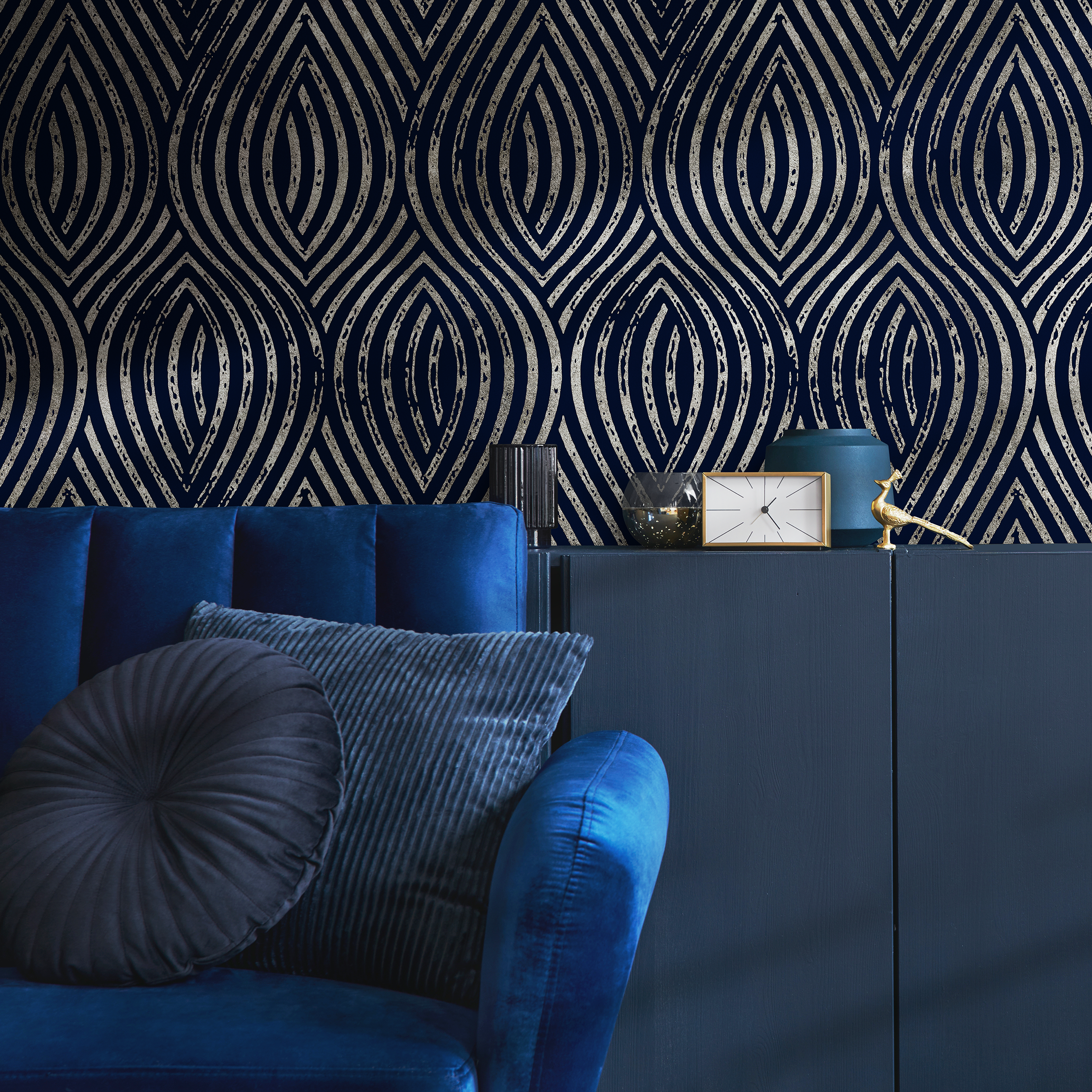 Art Deco Wallpaper With A Wavy Geometric Motif In Navy And Silver - C877