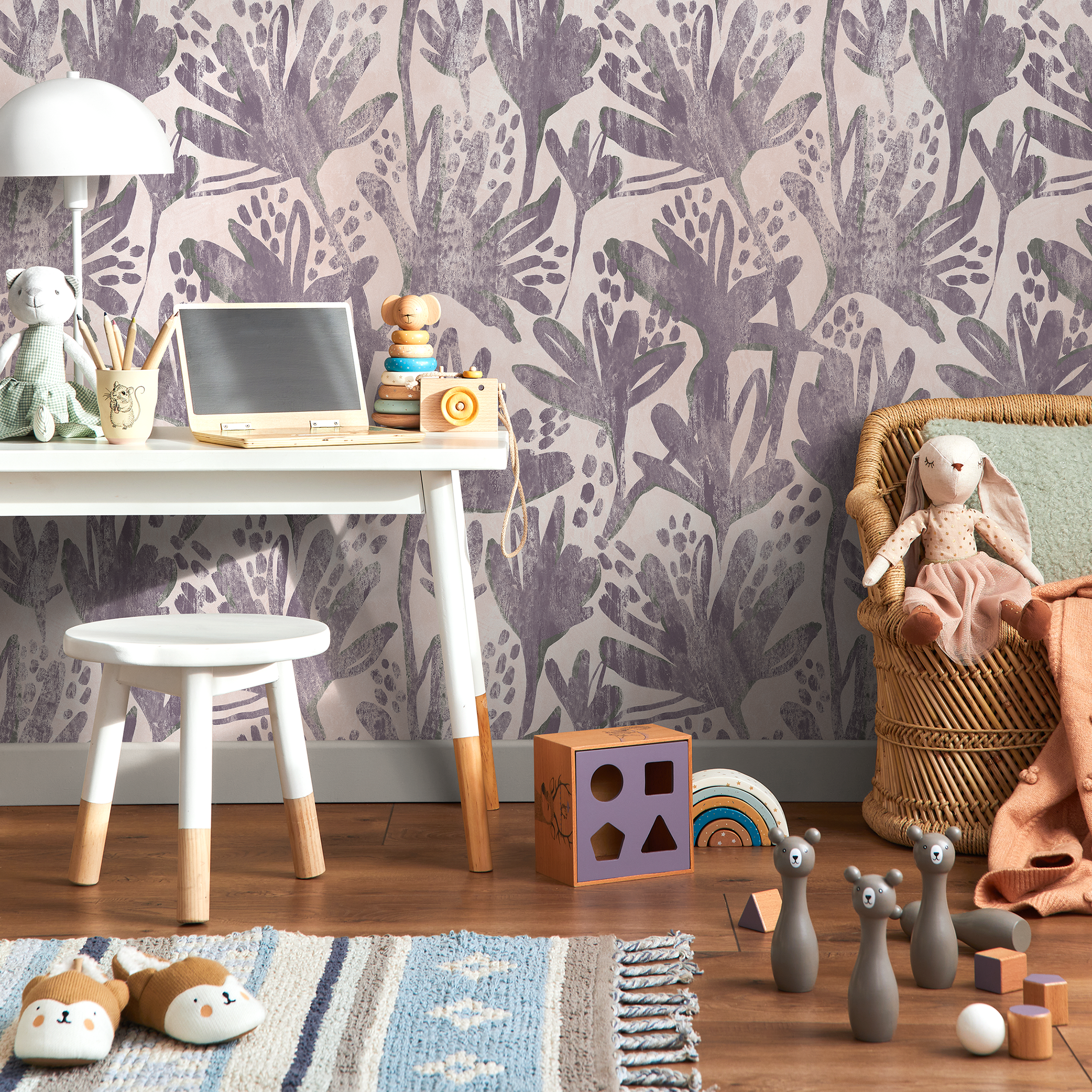 Floral Wallpaper With A Distressed Botanical Print In Purple And Pink - C903