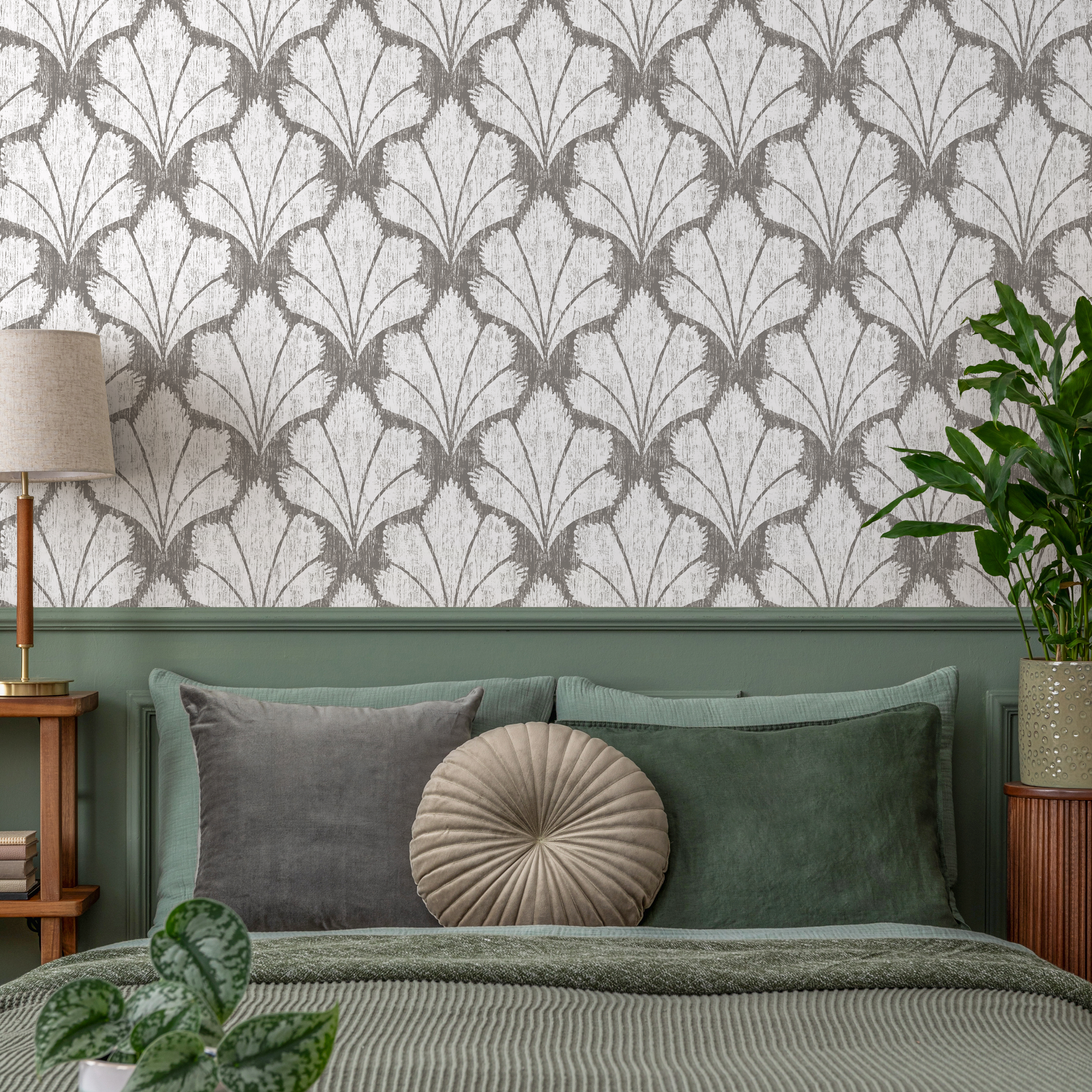 Art Deco Wallpaper With A Stylized Fan Motif In Gray And Off-white - C928