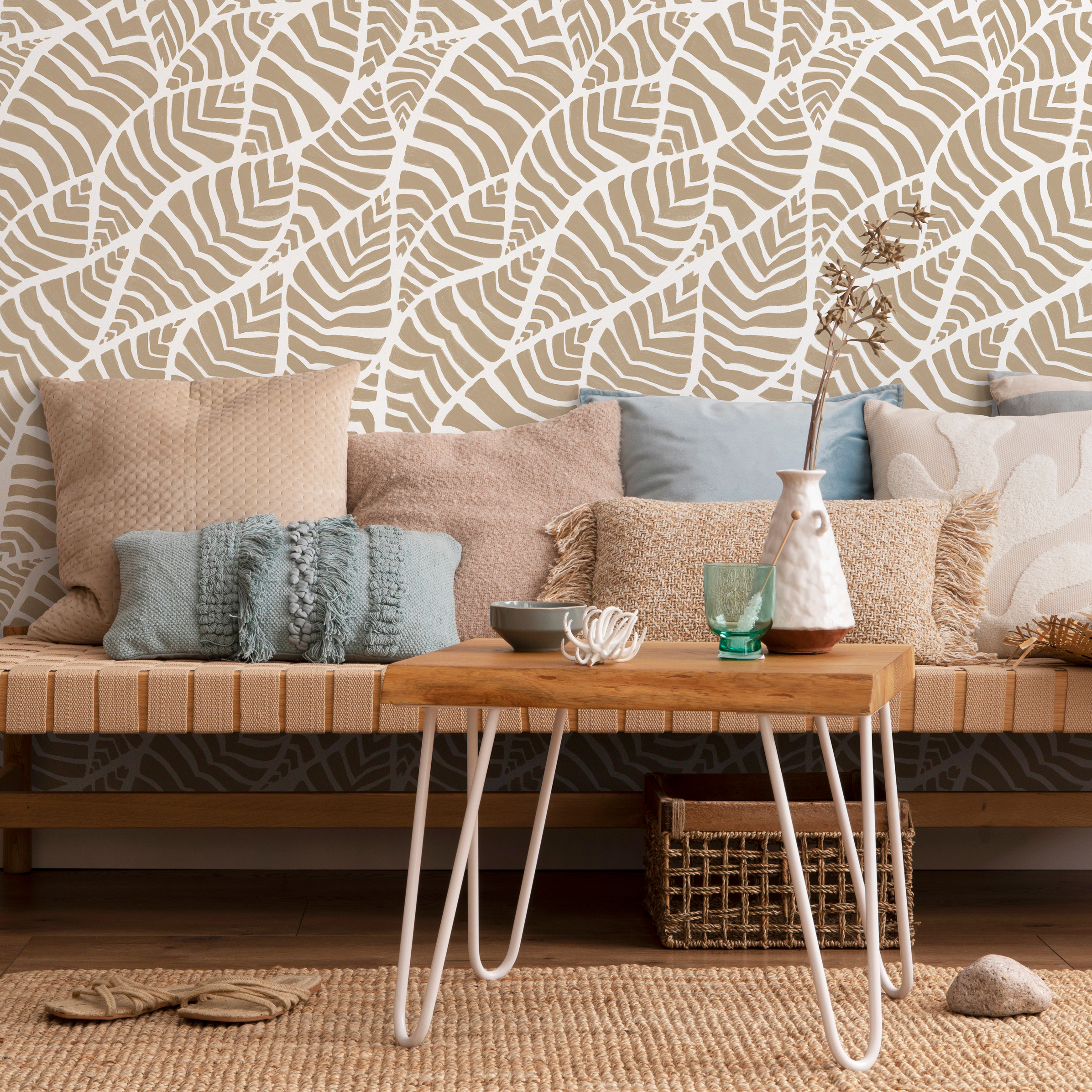 Abstract Wallpaper With Wavy Leaves In Beige And White - C958