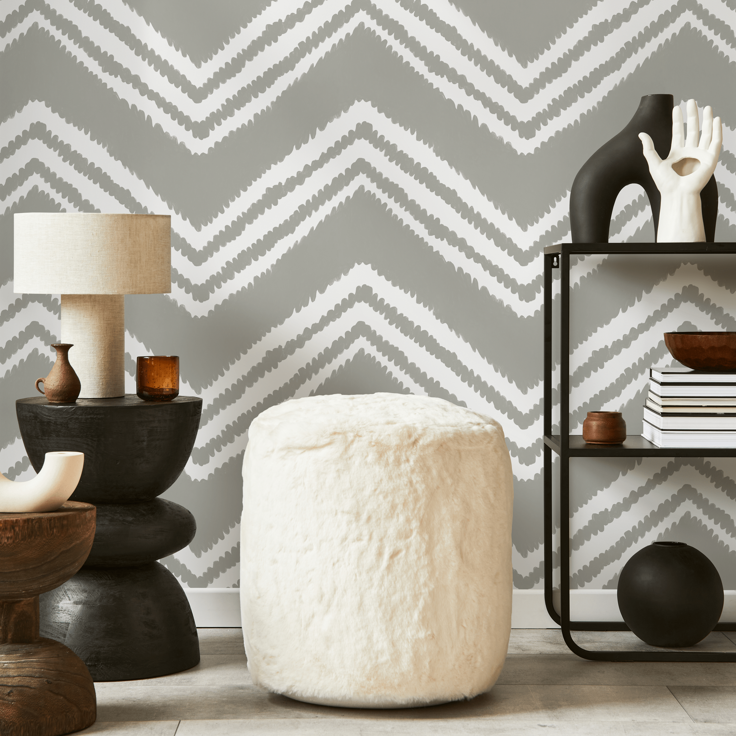 Boho Wallpaper With A Hand-drawn Chevron Motif In Gray And White - C986