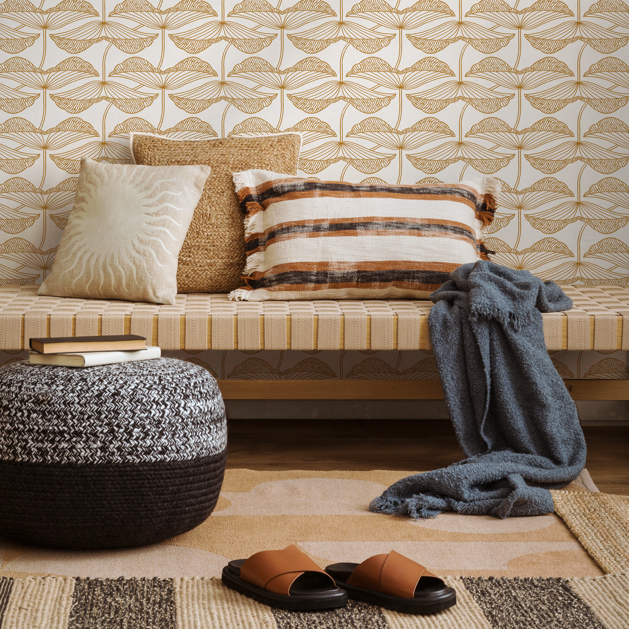 Art Deco Wallpaper With A Stylized Ginkgo Leaf Motif In Gold - C987