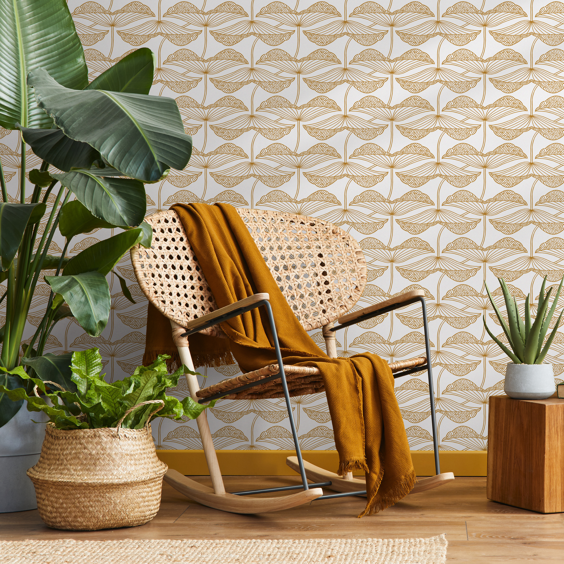 Art Deco Wallpaper With A Stylized Ginkgo Leaf Motif In Gold - C987