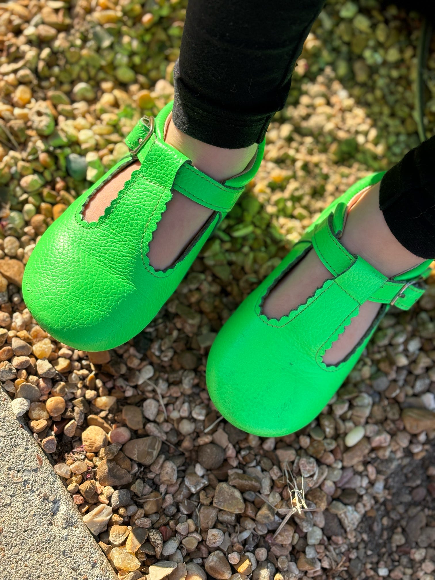 Scalloped T-strap - Neon Green