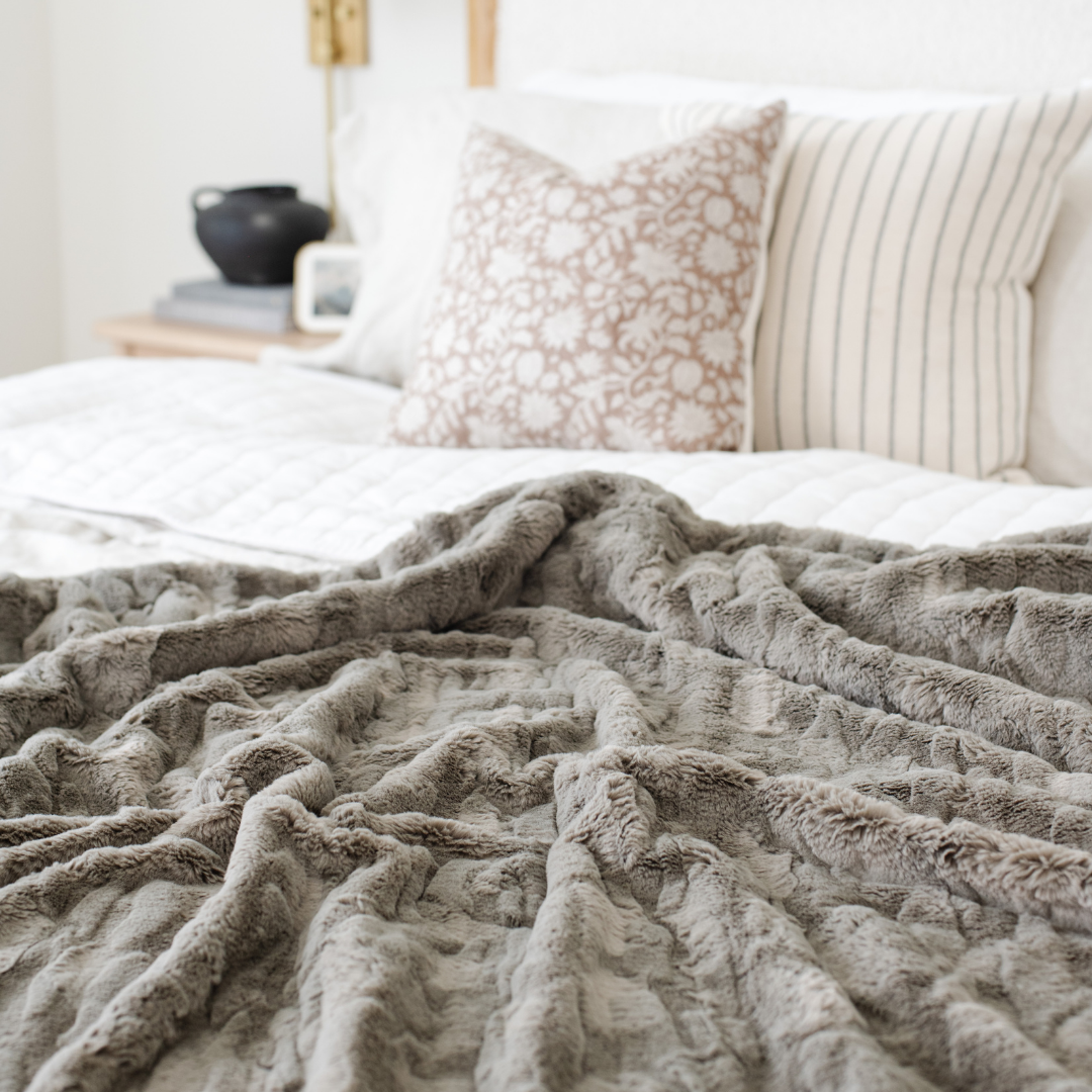Patterned Faux Fur Xl Throw Blankets
