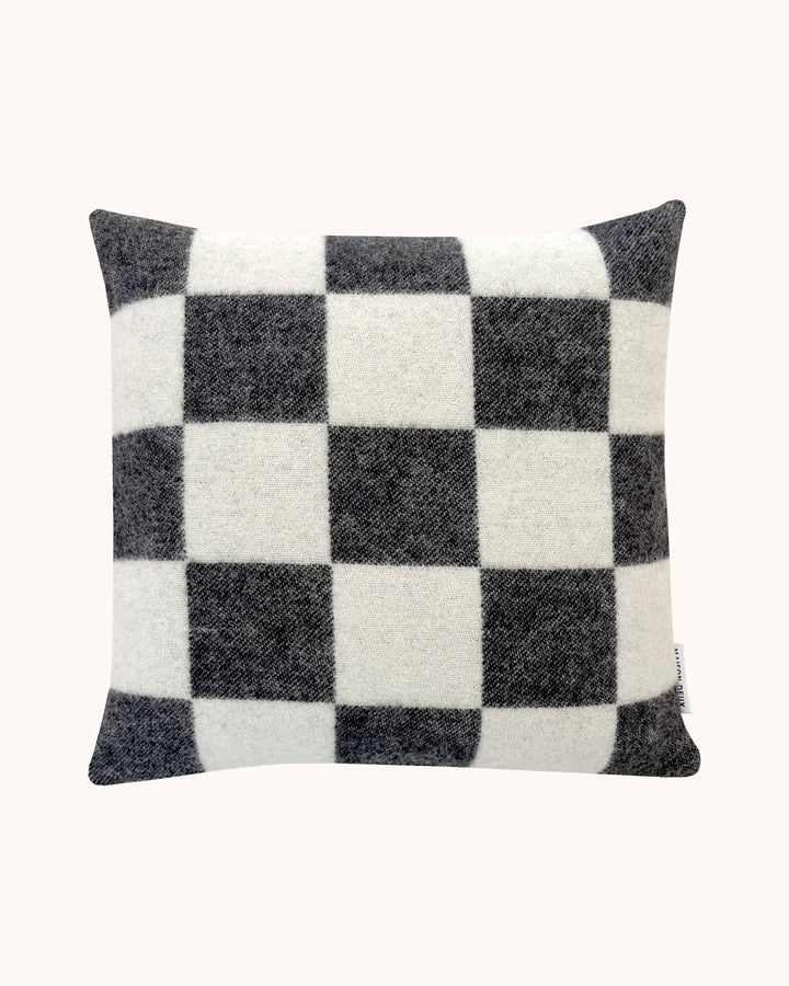 Cushion Checkerboard Black / White 1.65 X 1.65 Ft
