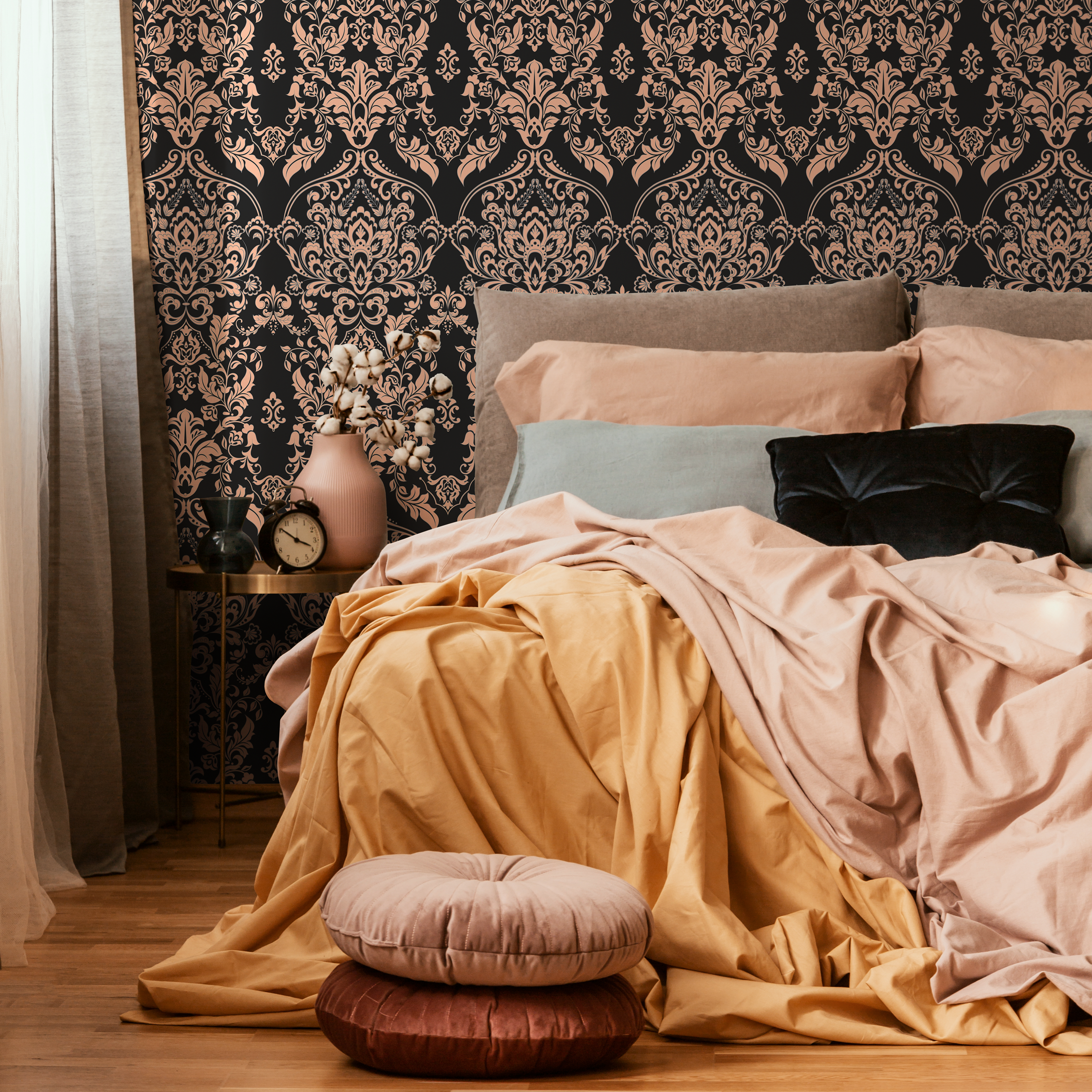 Victorian Wallpaper With An Ornate Damask Motif In Black And Rose Gold - D076