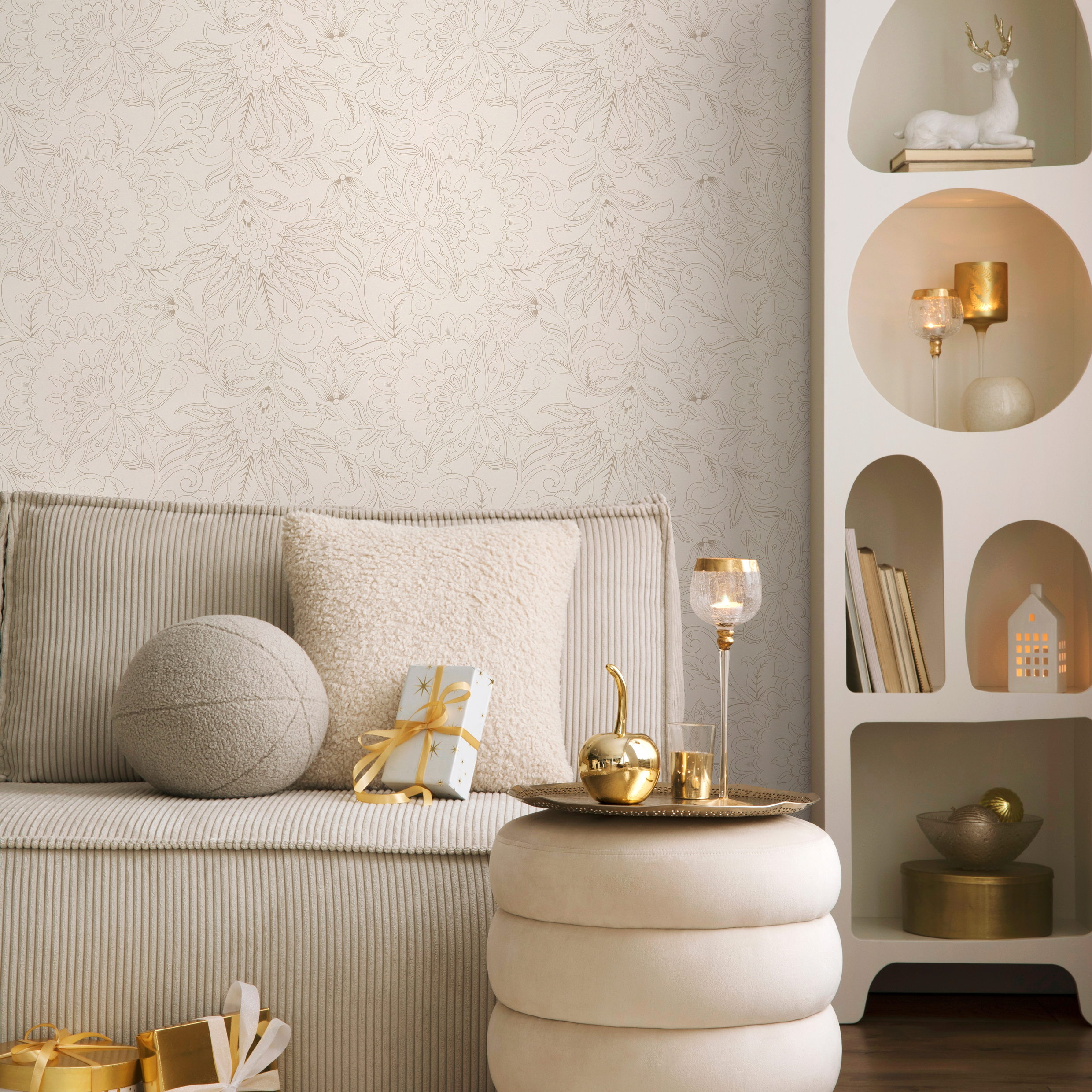 Victorian Wallpaper With Intricate Floral Line Art In Beige And Cream - D082