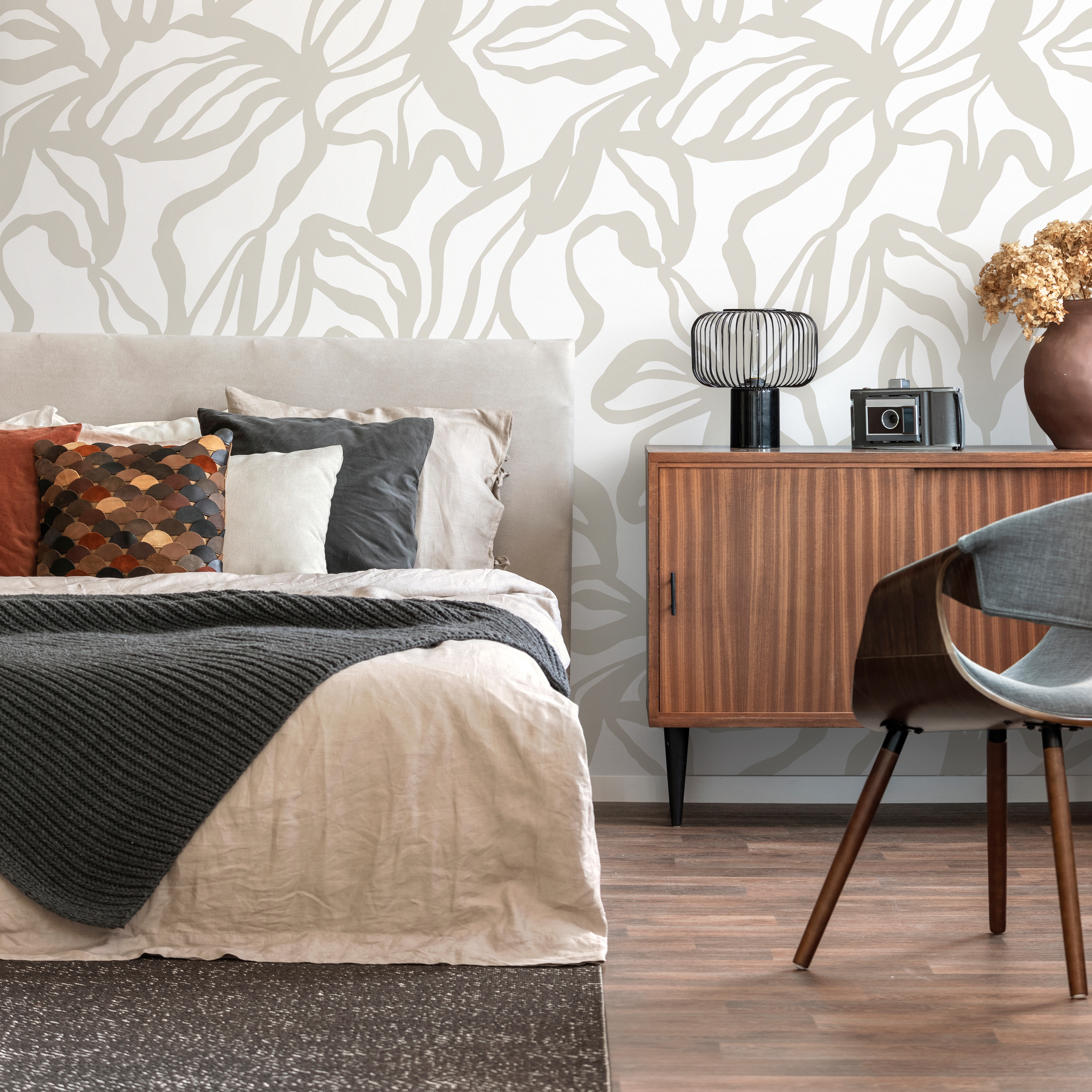 Floral Wallpaper With Large-scale Line Art In Neutral Beige - D286