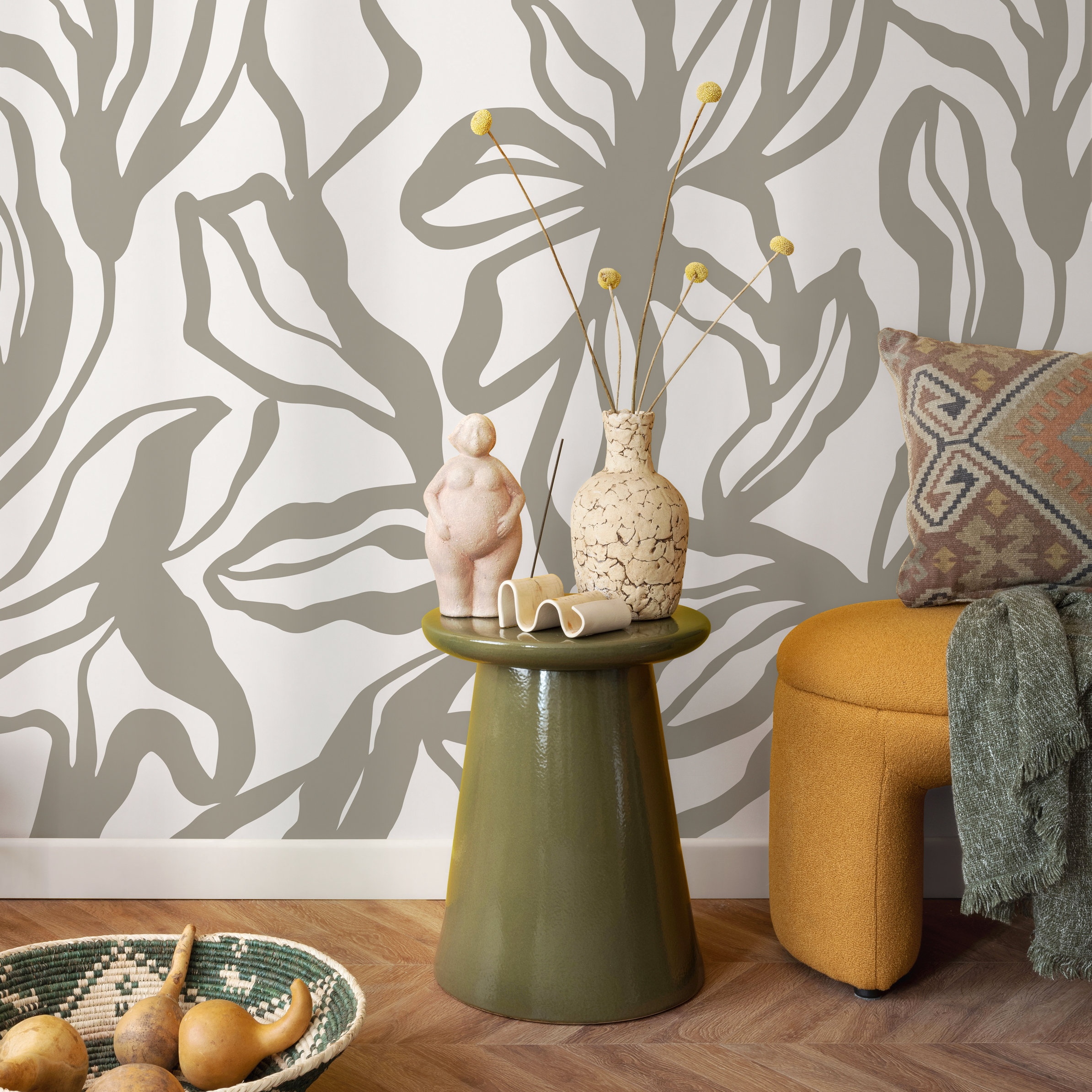 Abstract Floral Wallpaper With A Bold Line Art Motif In Gray - D287