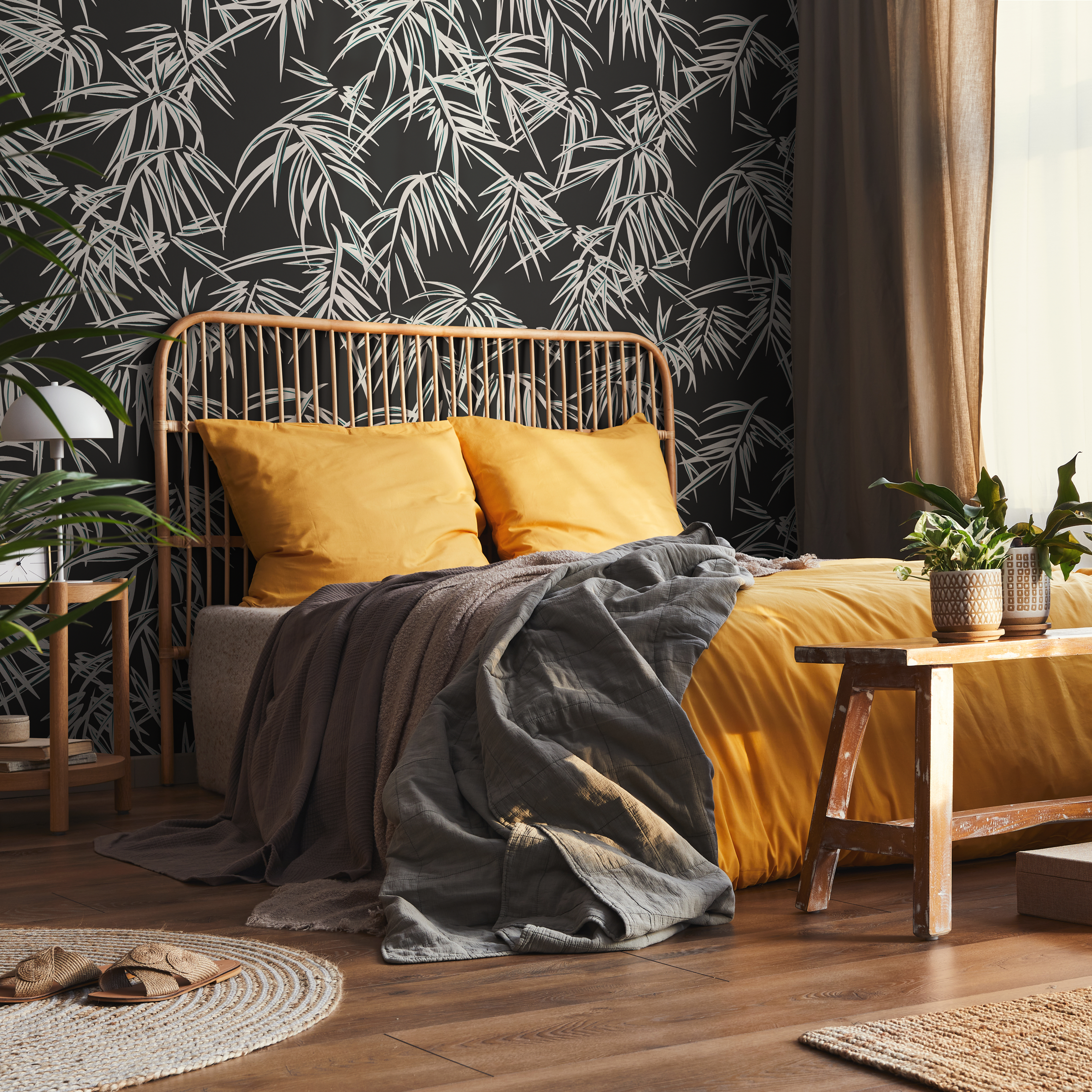 Botanical Wallpaper With A Stylized Palm Leaf Motif In Black And Gray - D336