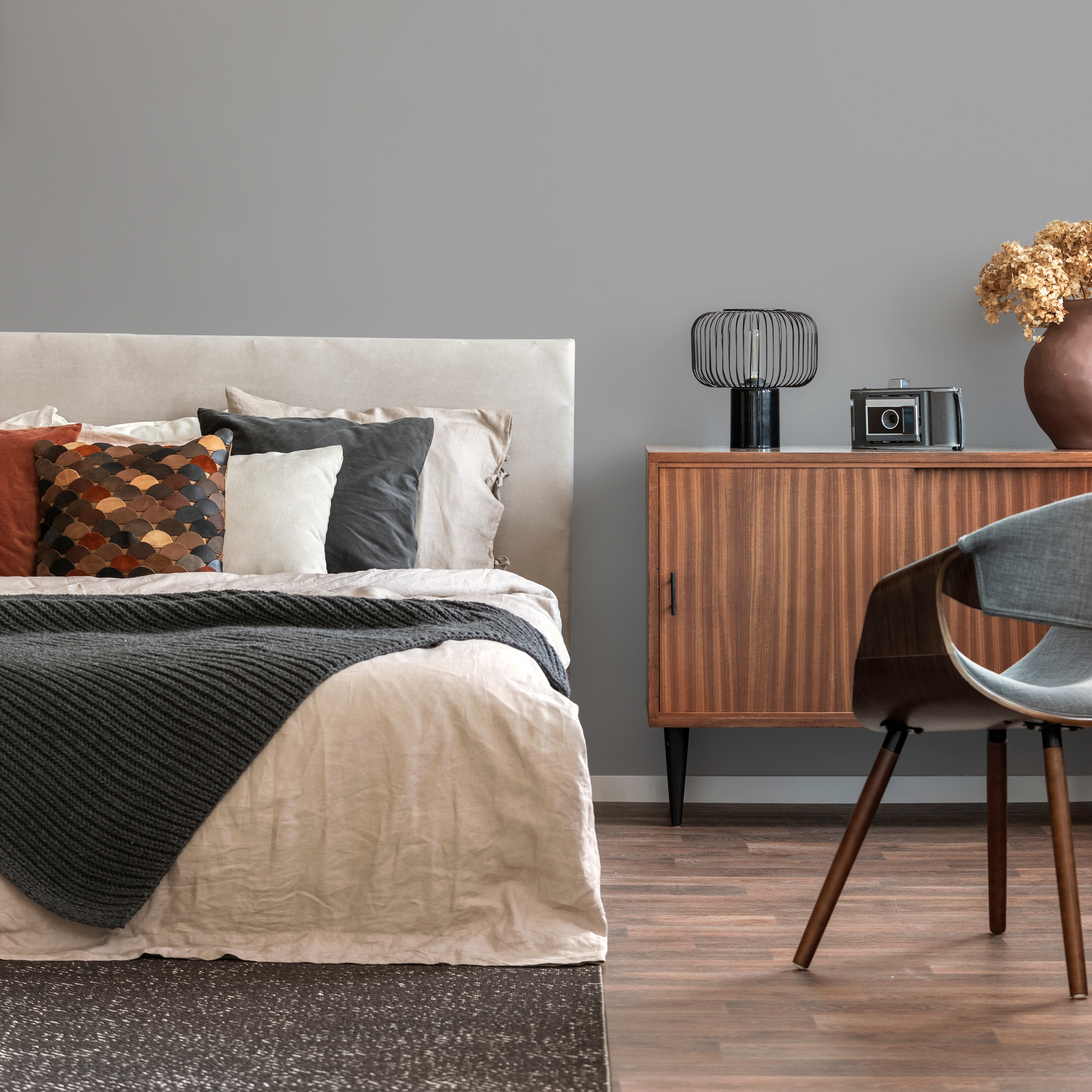 Solid Color Wallpaper With A Smooth Finish In Silver Gray - D412