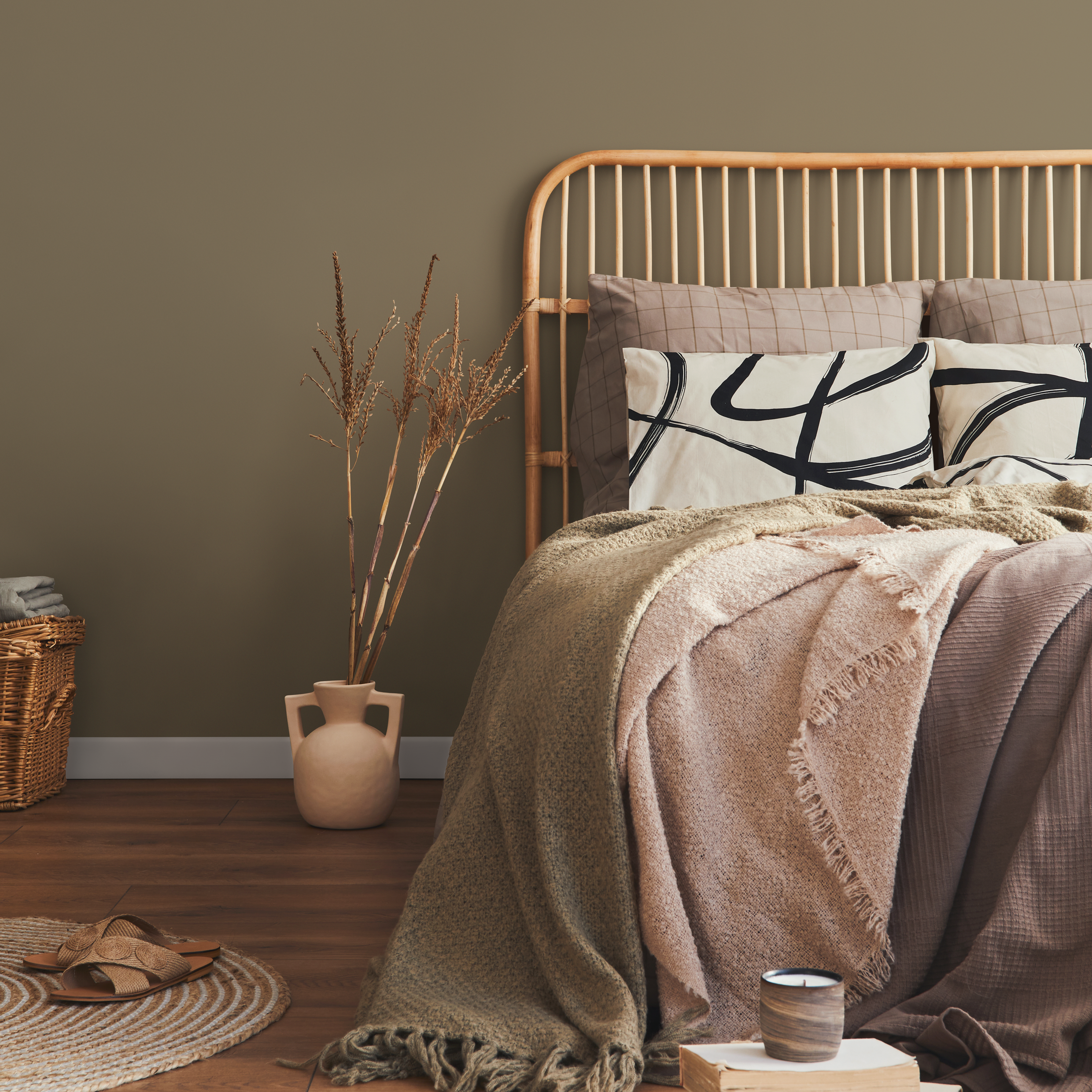 Solid Color Wallpaper In An Earthy Shadow Brown - D472