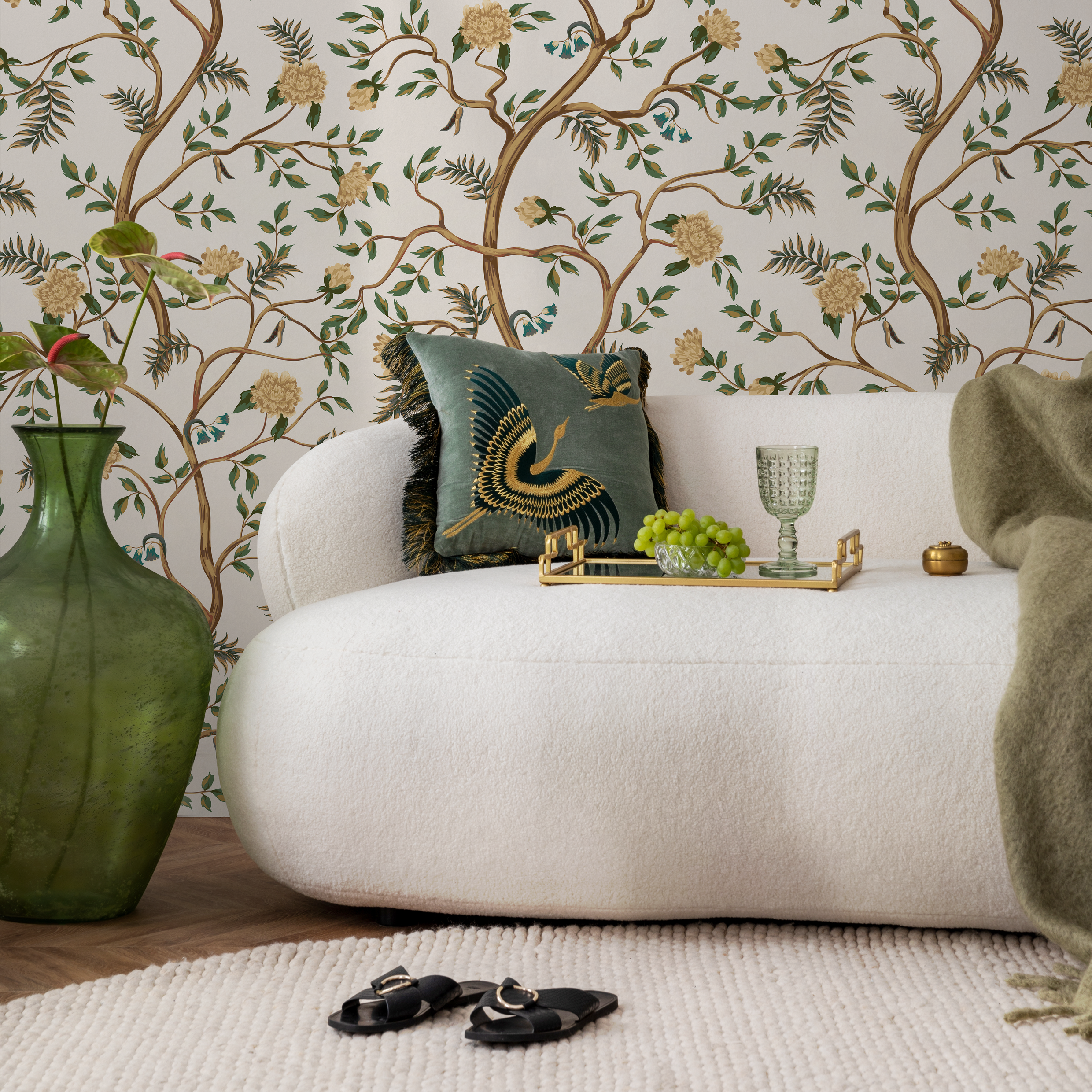 Chinoiserie Wallpaper With Winding Floral Branches In Gold, Green, And Blue - D503