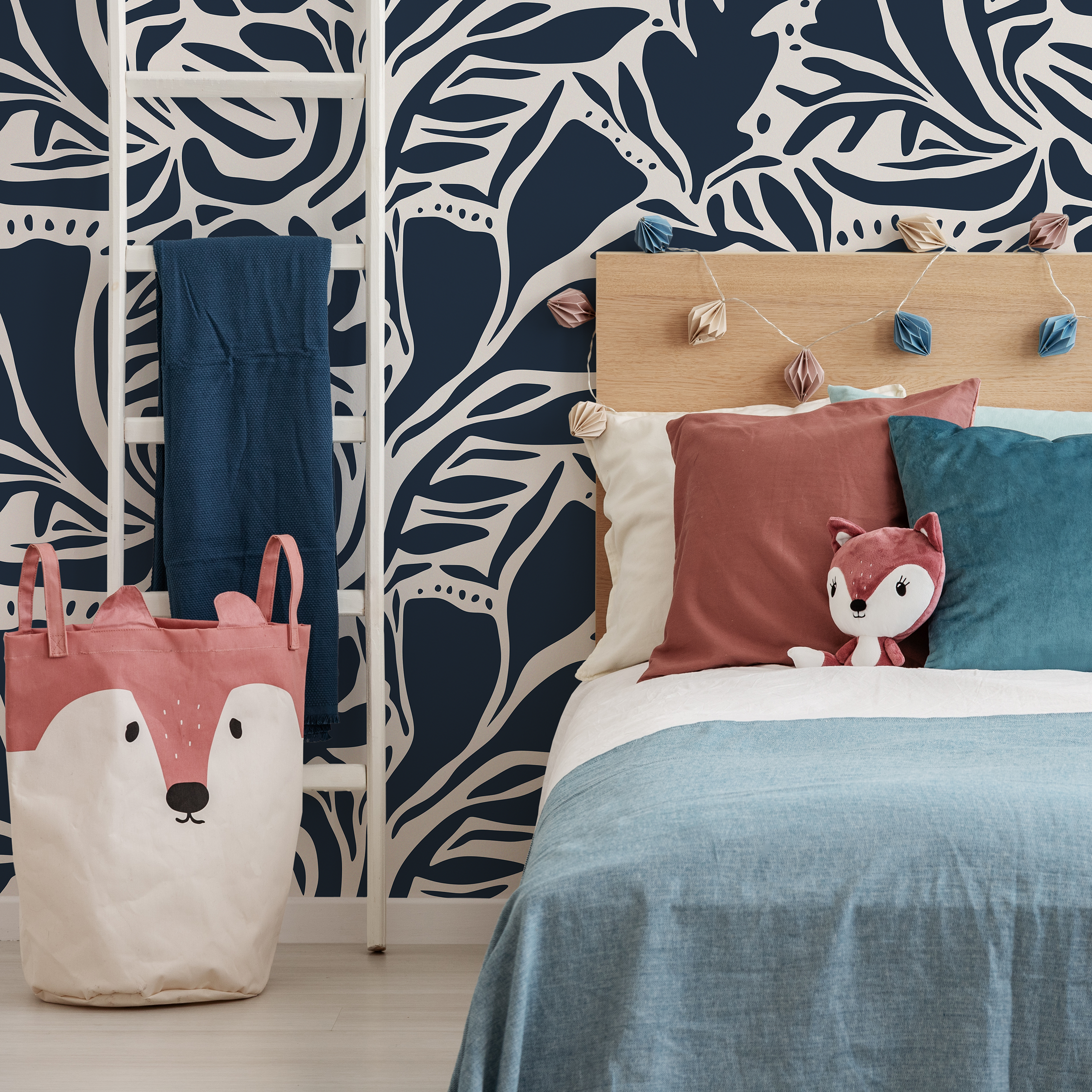 Abstract Wallpaper With Bold Leaf Cutouts In Navy And Cream - D640