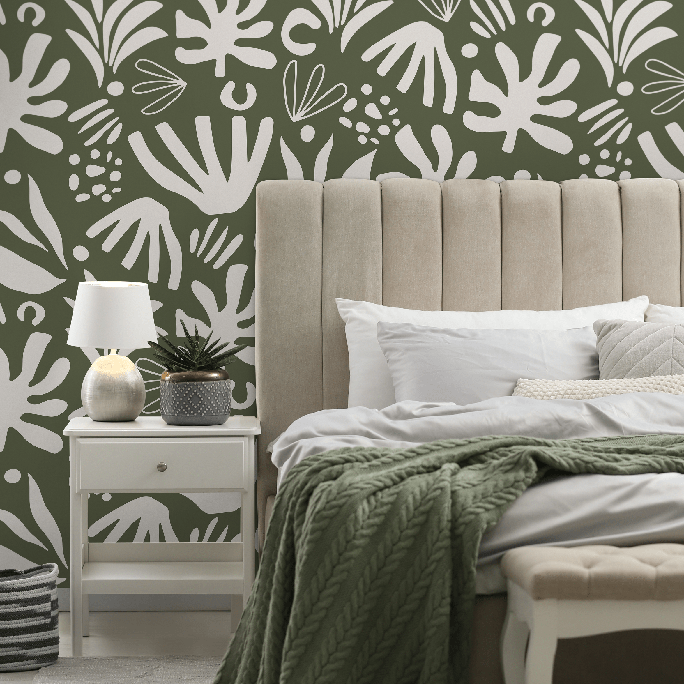 Abstract Wallpaper With Botanical Cutouts In Green And White - D680