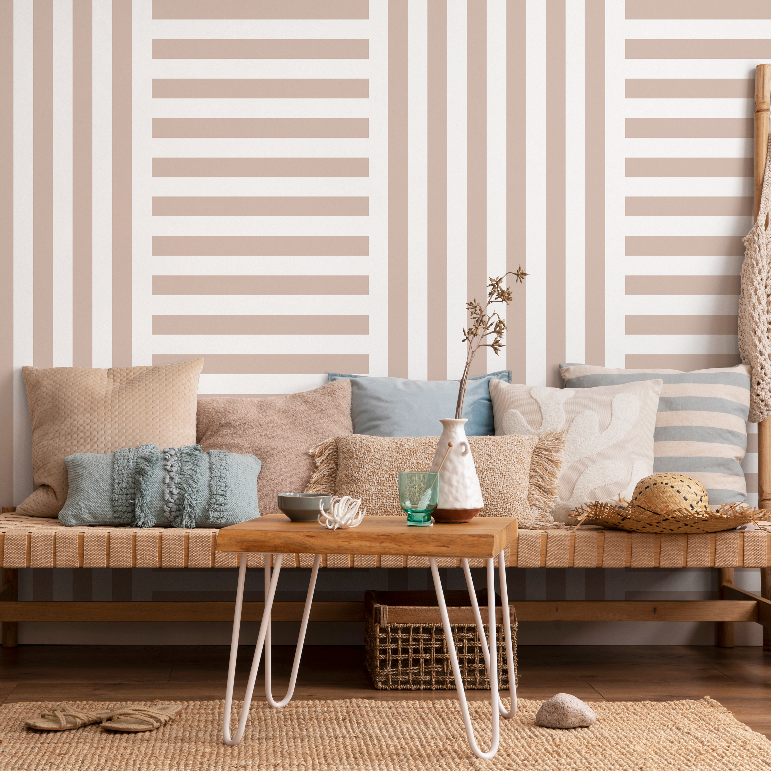 Geometric Wallpaper With Mixed Stripes In Beige And White - D737