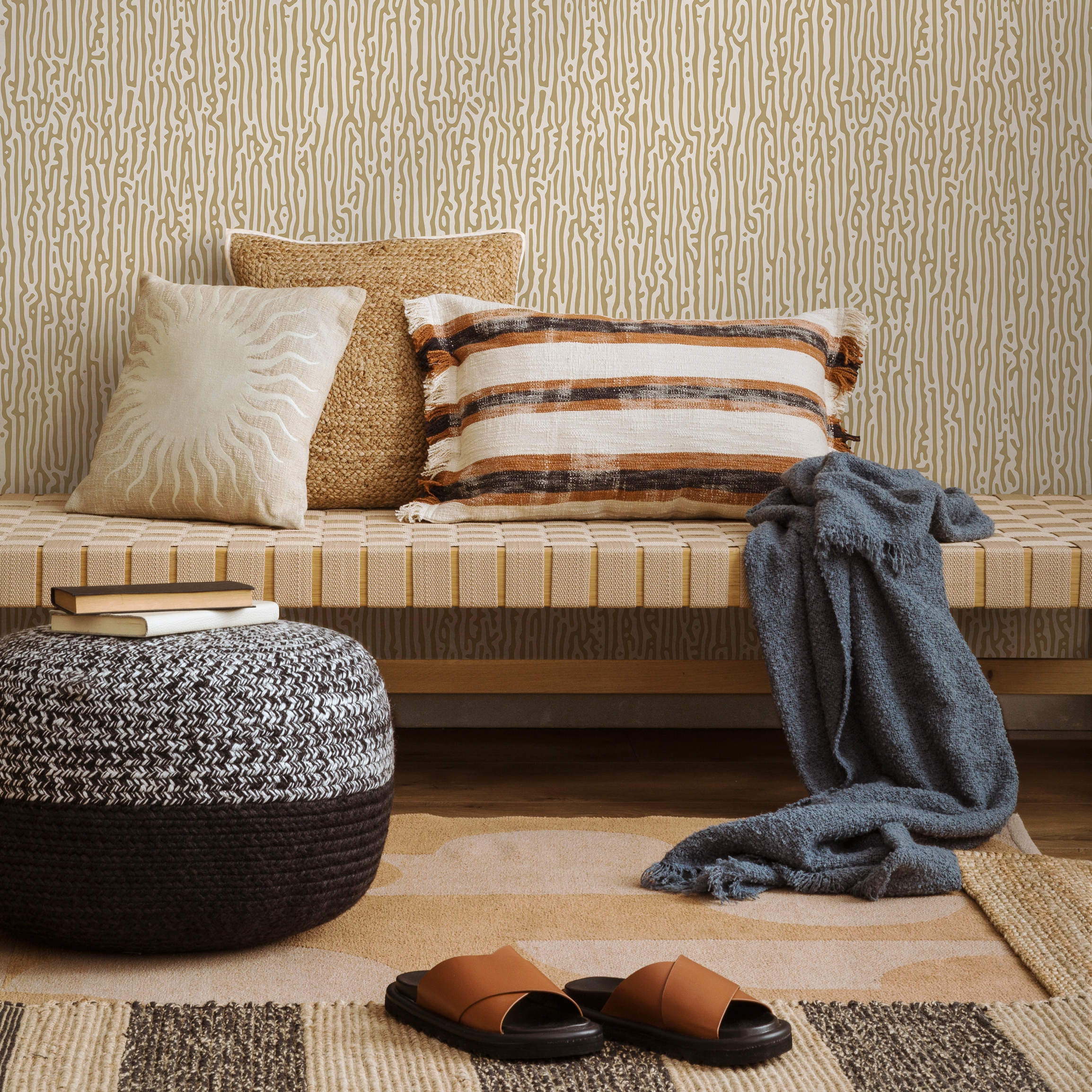 Striped Wallpaper With An Organic Motif In Beige And Light Grey - D855