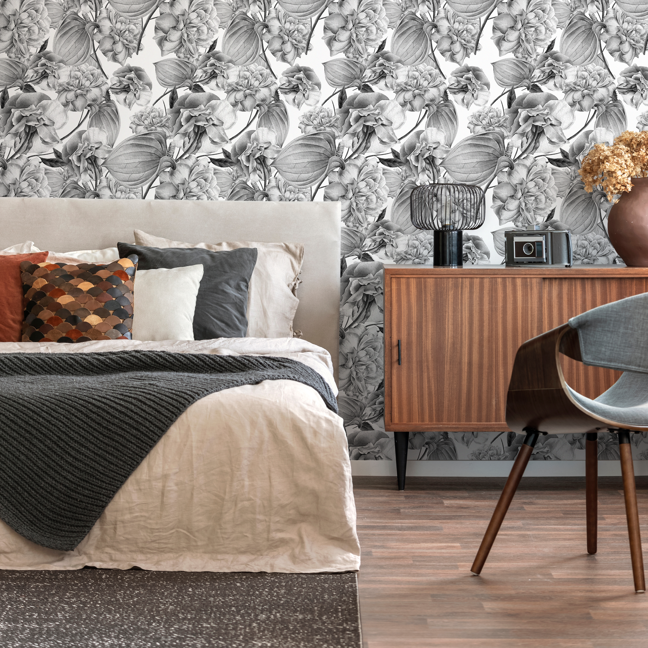 Botanical Wallpaper With A Vintage Floral Sketch In Grayscale - D973