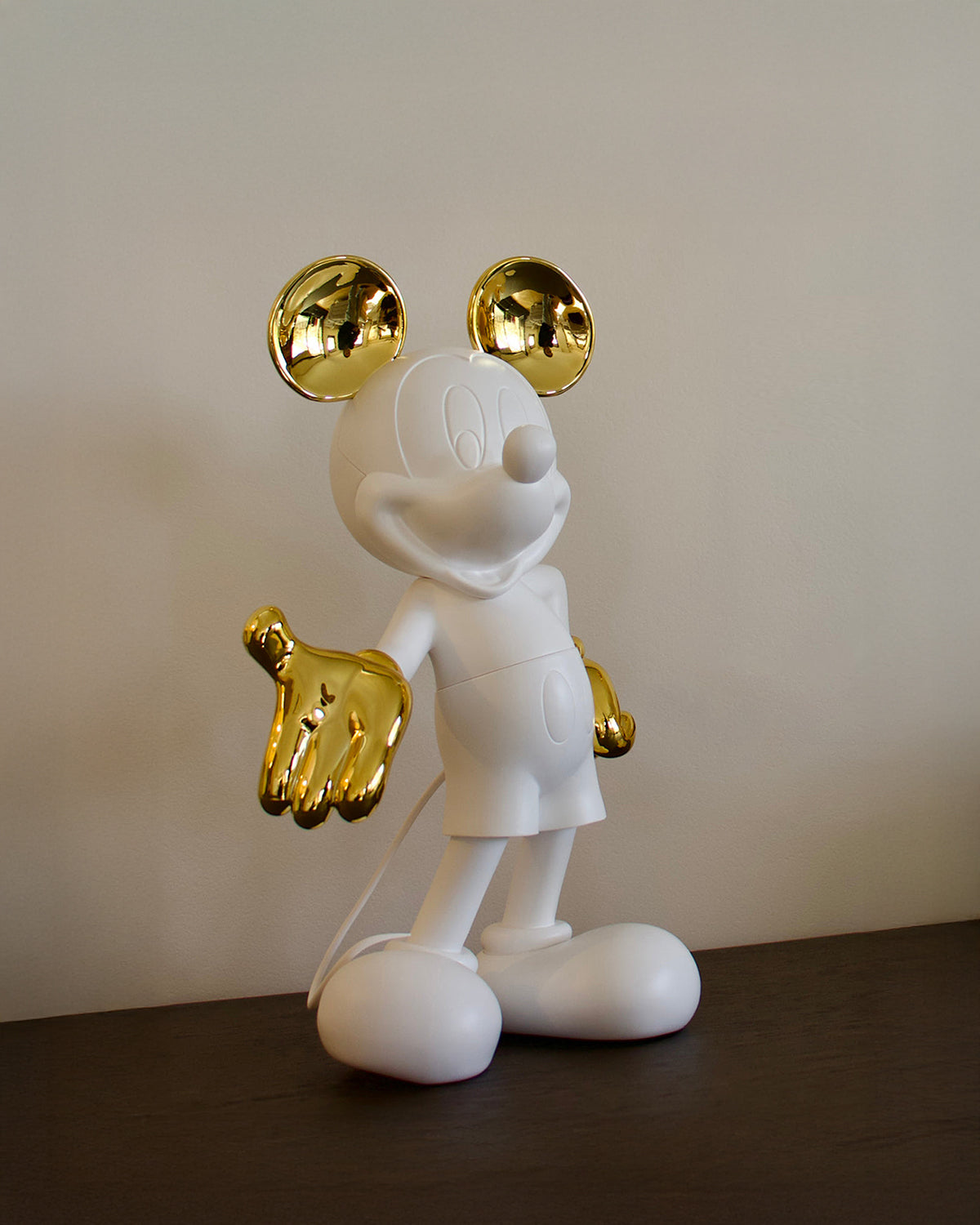Mickey Mouse Welcome White & Gold 12in