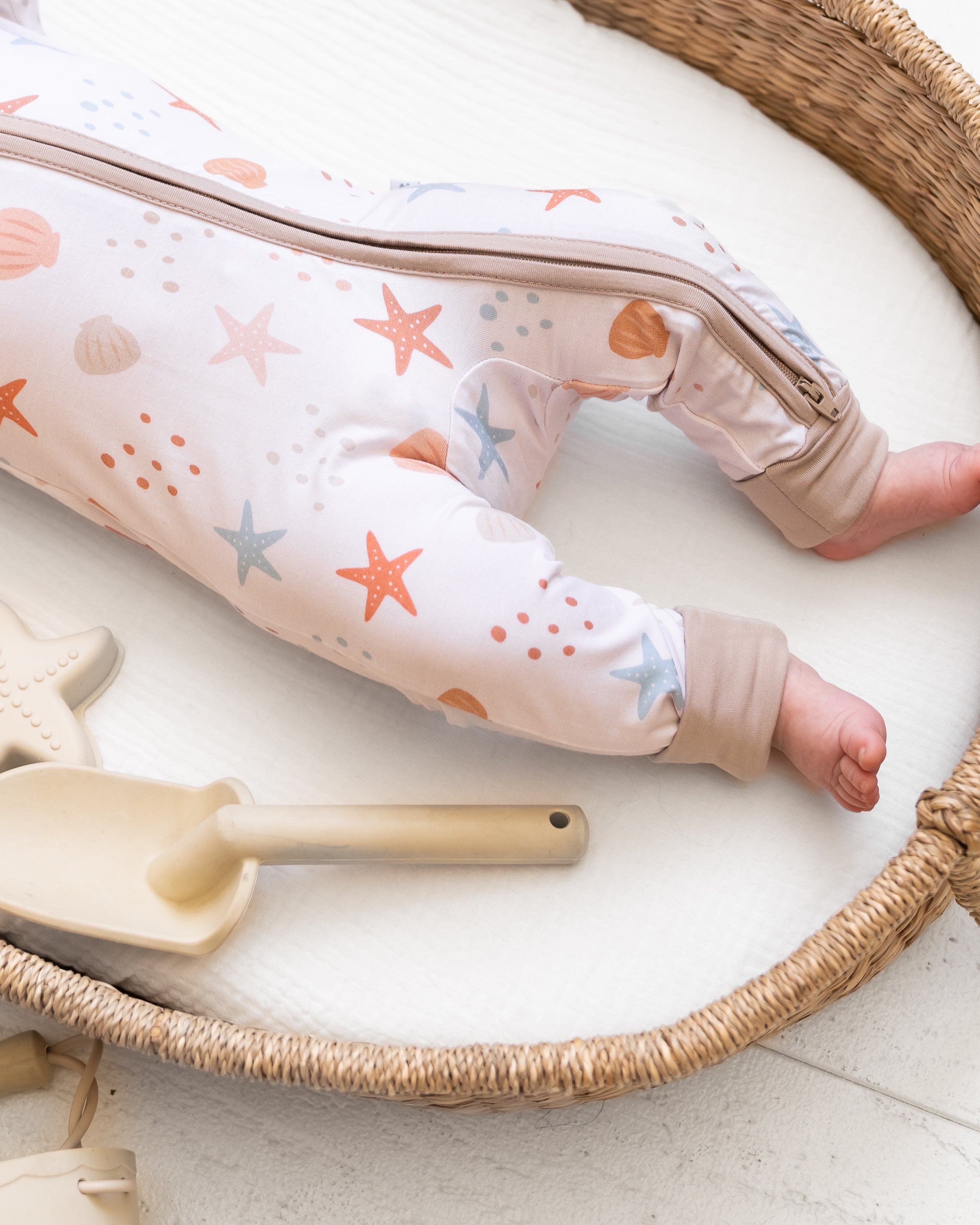 Sandy Toes Zipper Lounger