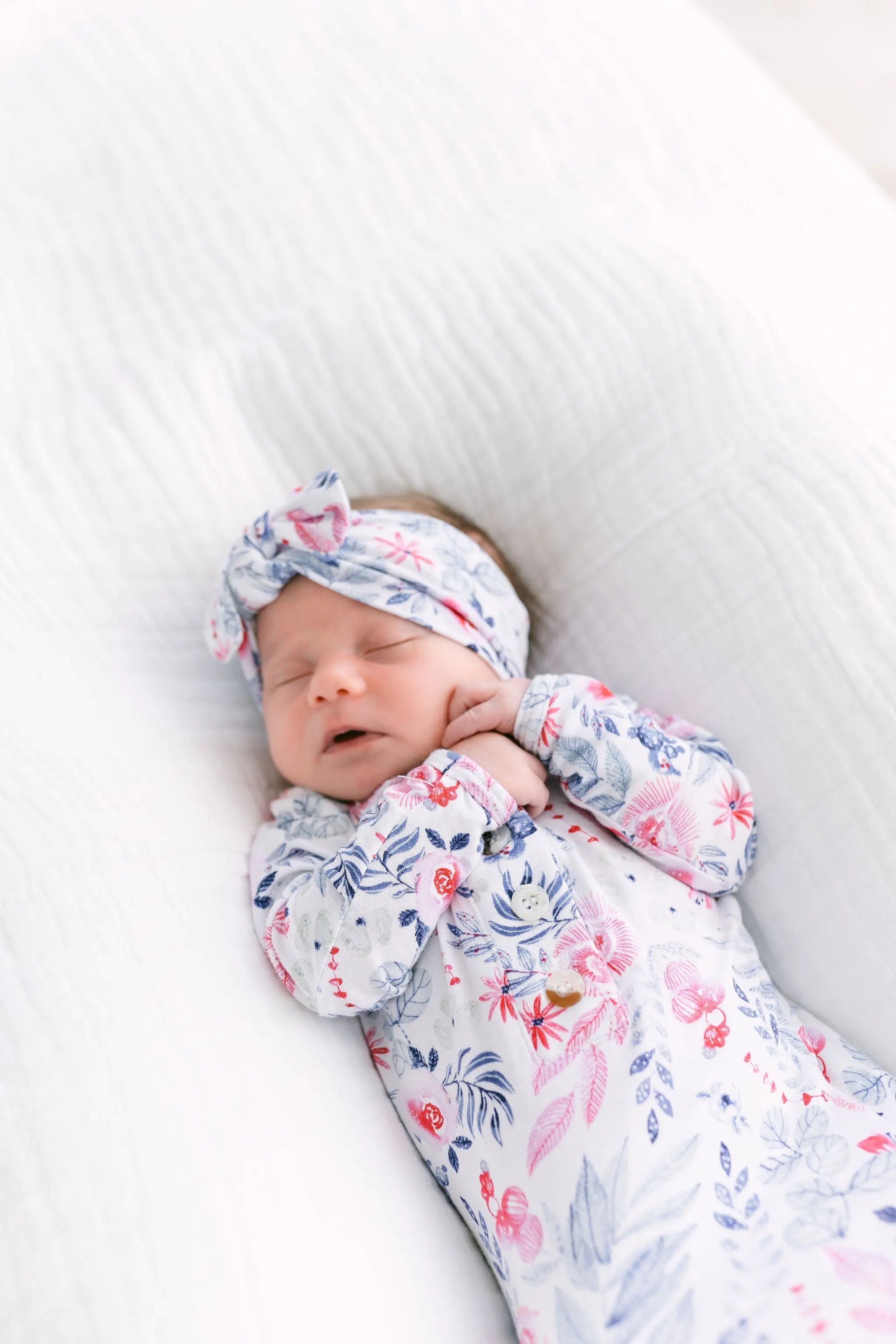 Stroller Society Knotted Baby Gown And Hat Set With Headband - Bloom (newborn-3 Months)