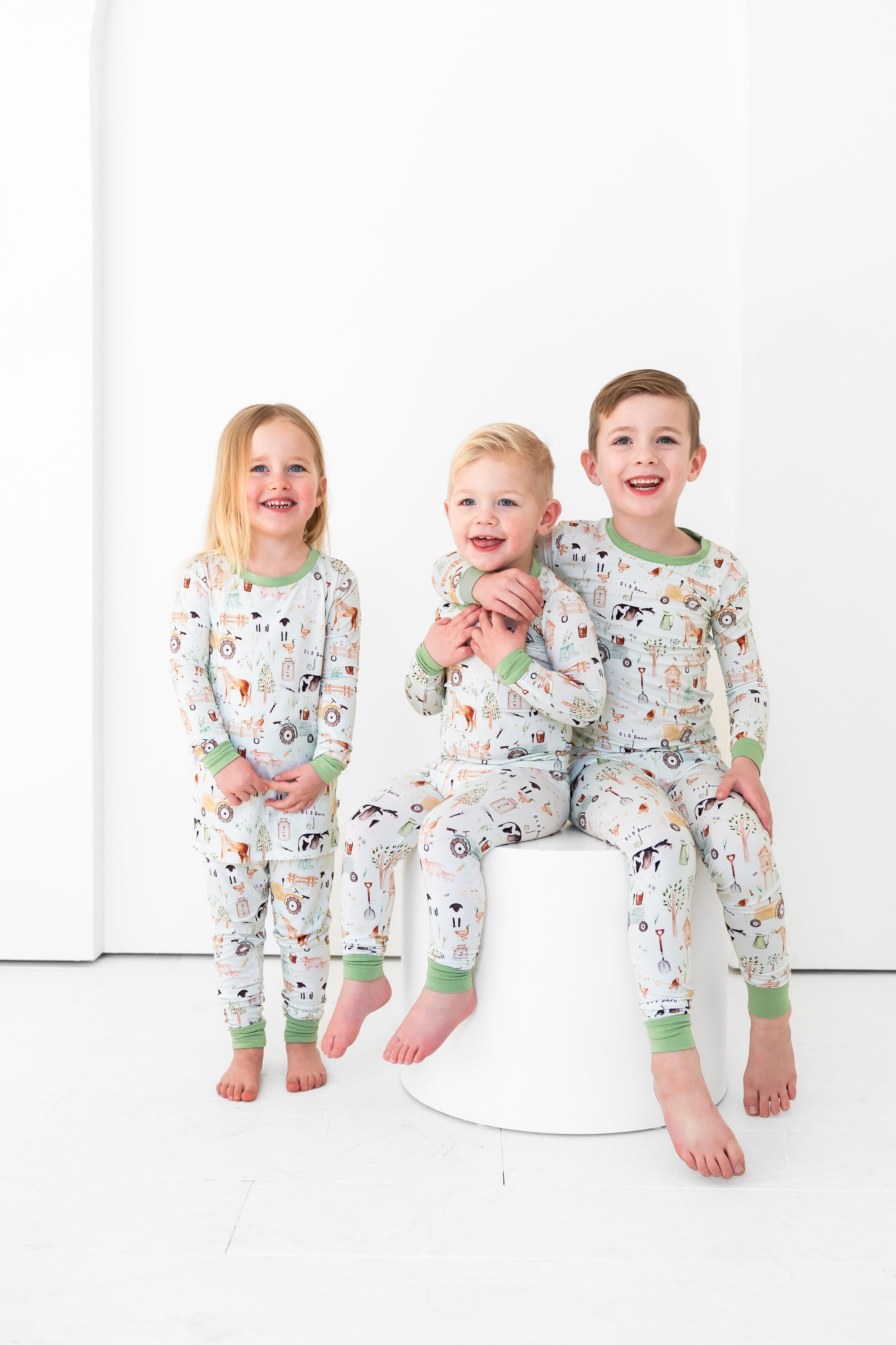 Friendly Farms Two-piece Set