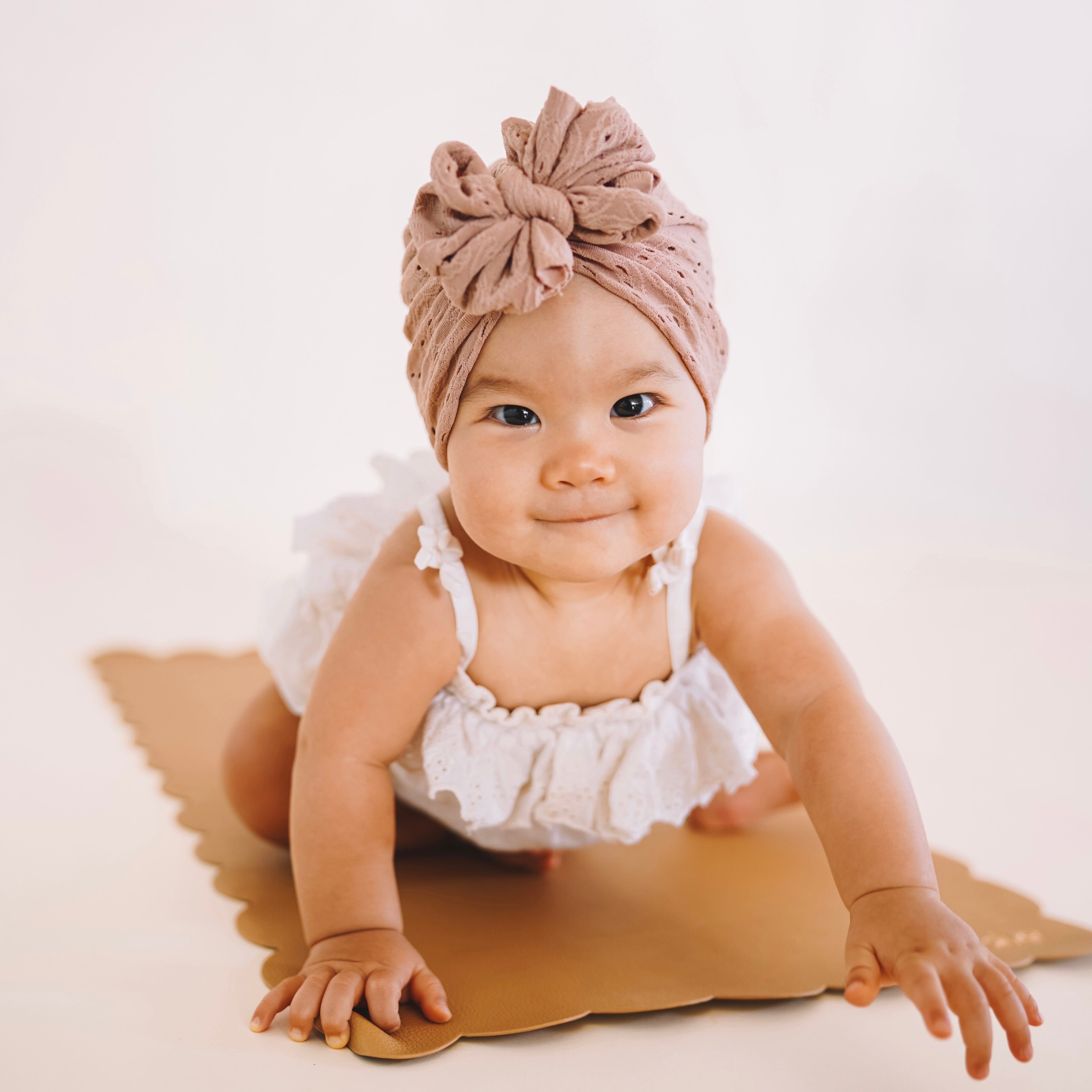 Vegan Leather Changing Mat | Grey Scallop