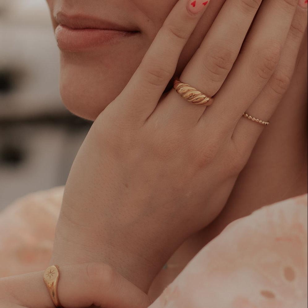 Wren Twist Ring