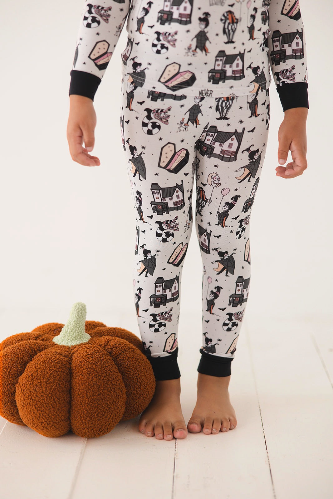 Never Trust The Living - Set