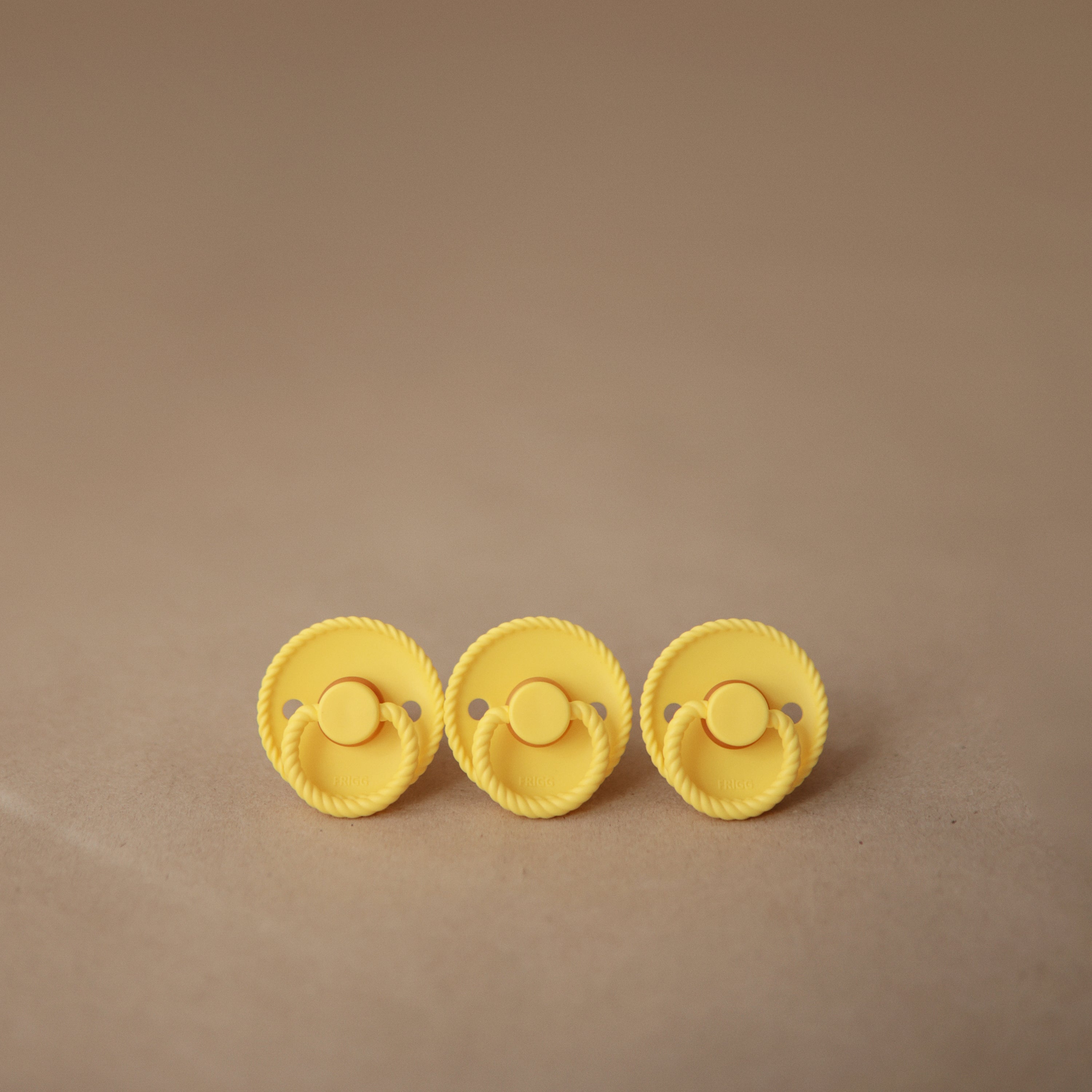 Frigg Rope/daisy Natural Rubber Pacifier (sunflower/fuchsia) 2-pack (6-18 Months)