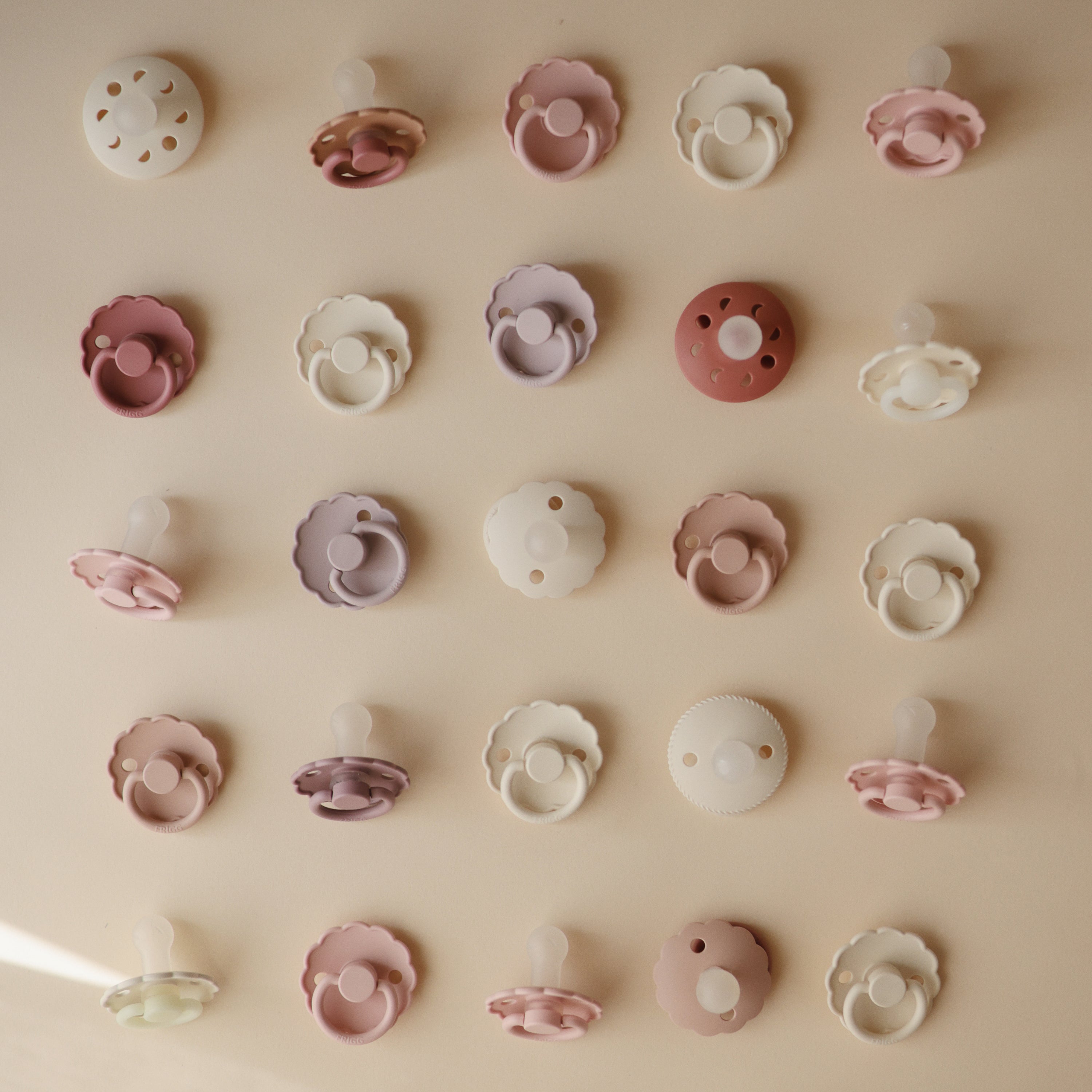 Frigg Daisy Night Silicone Pacifier 2-pack