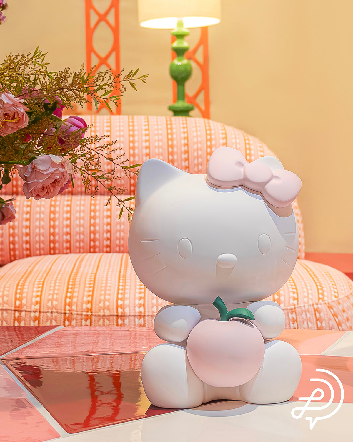Hello Kitty Apple Matt White With Pastel Pink Apple 10in