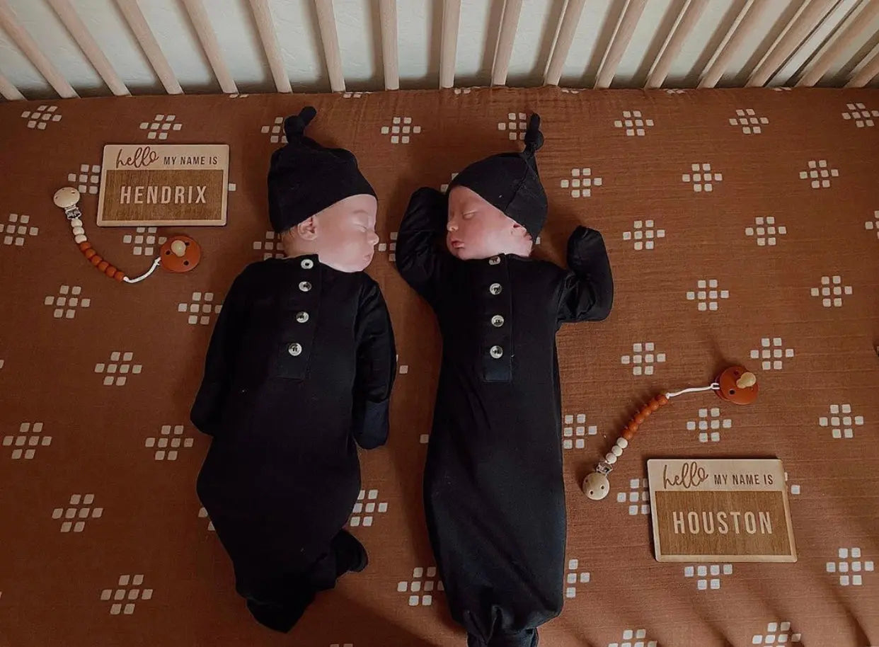 Knotted Baby Gown And Hat Set - Black (newborn-3 Months)