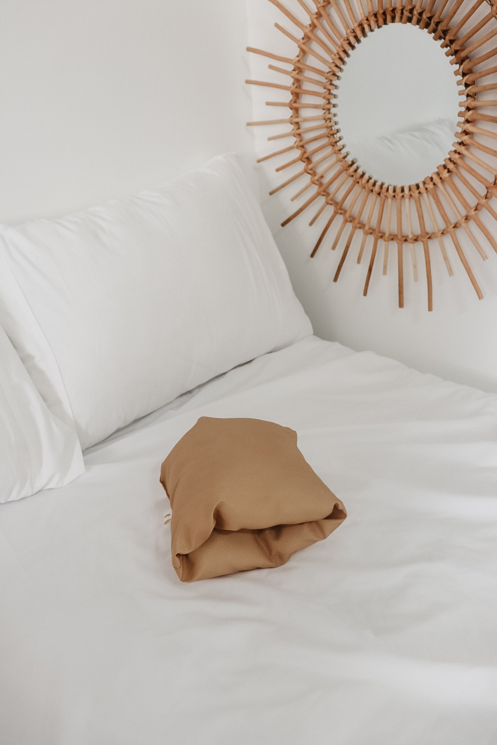 Clay Wipeable Cradle Arm Pillow