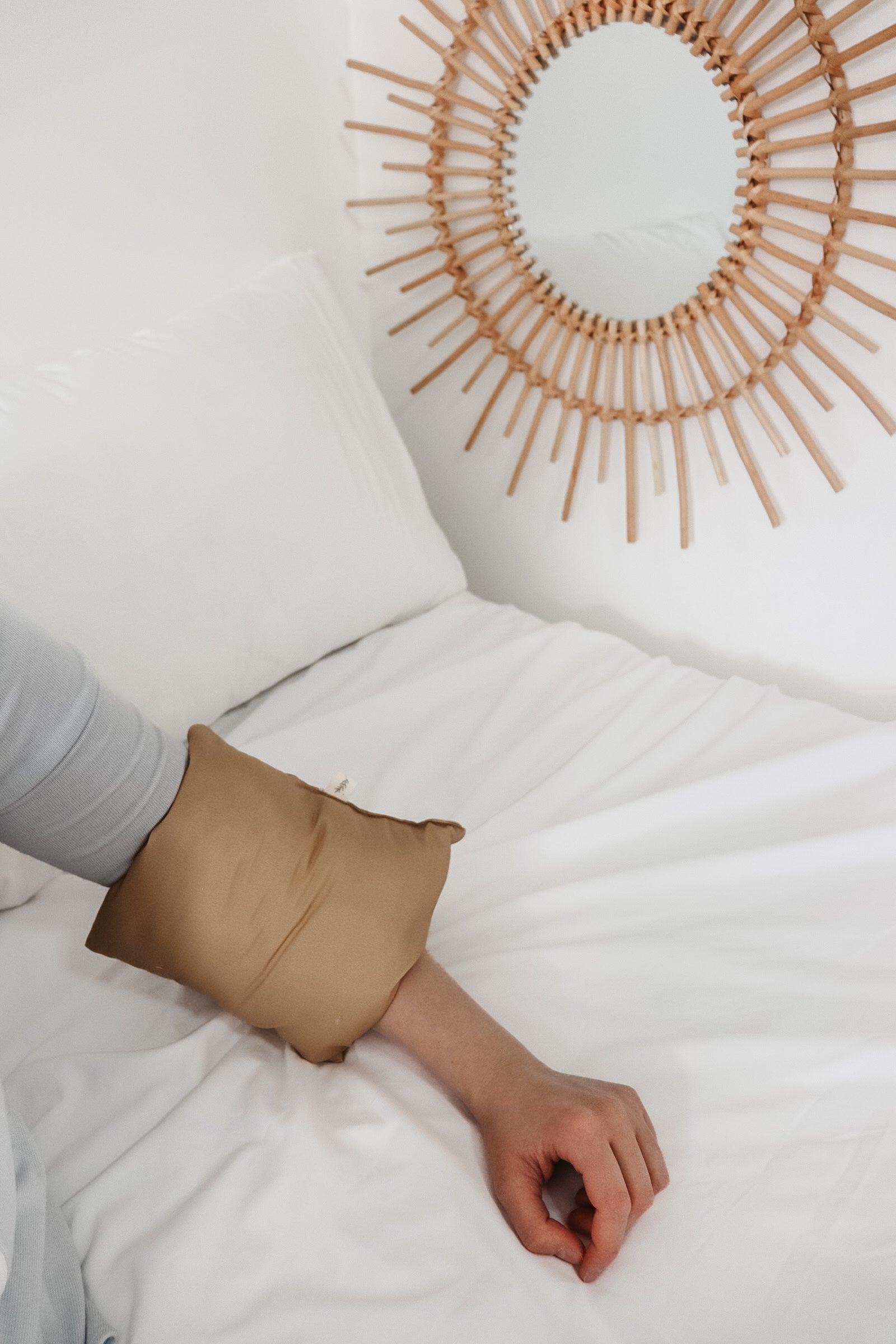 Clay Wipeable Cradle Arm Pillow