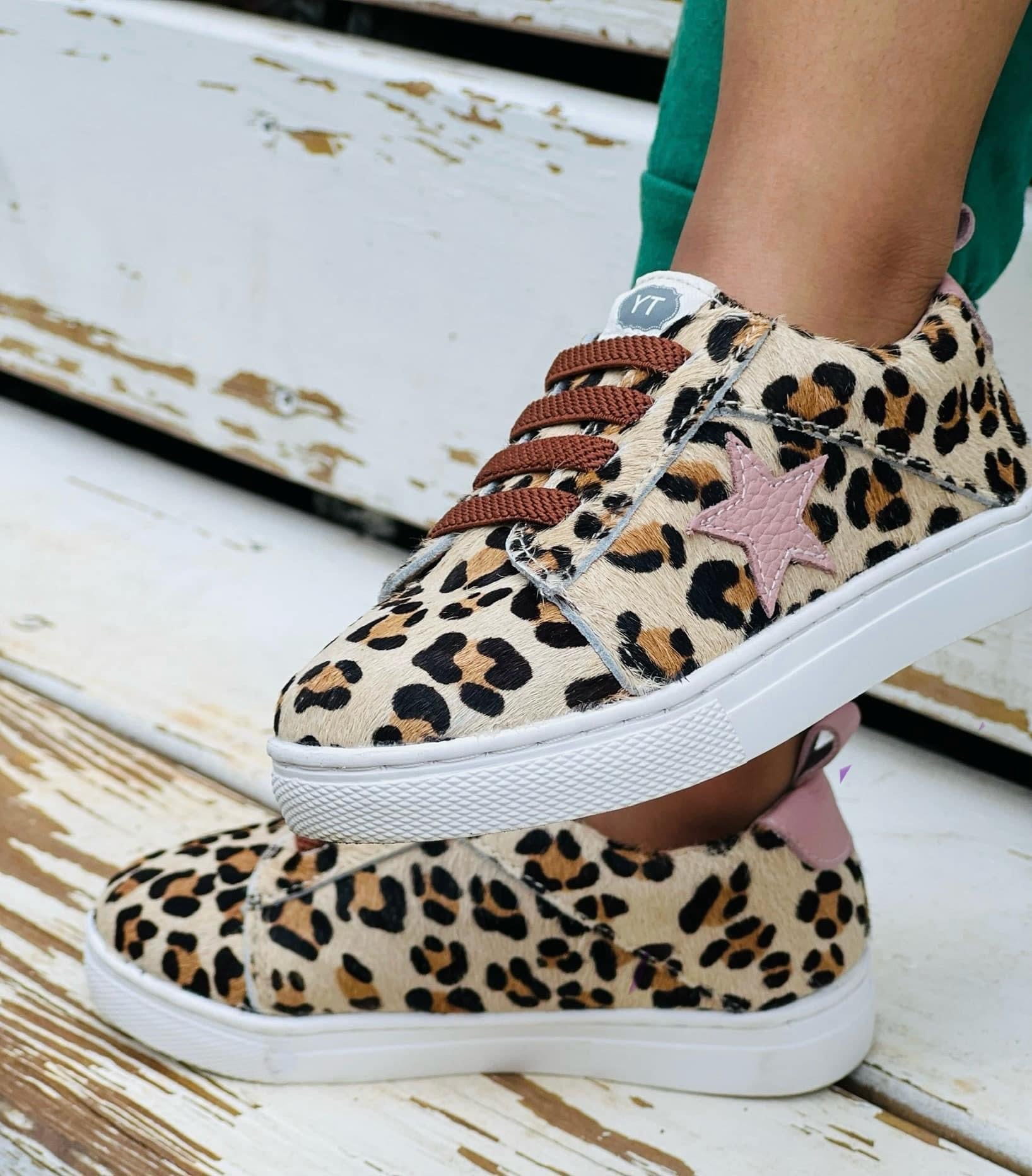 Low Top Sneakers - Leopard / Pink Star