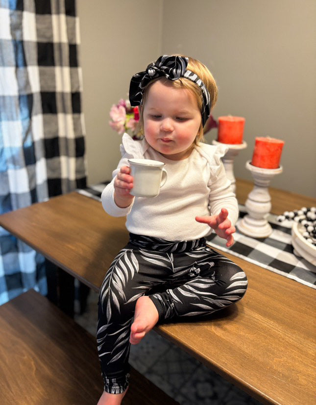 Black Pampas Leaves Leggings